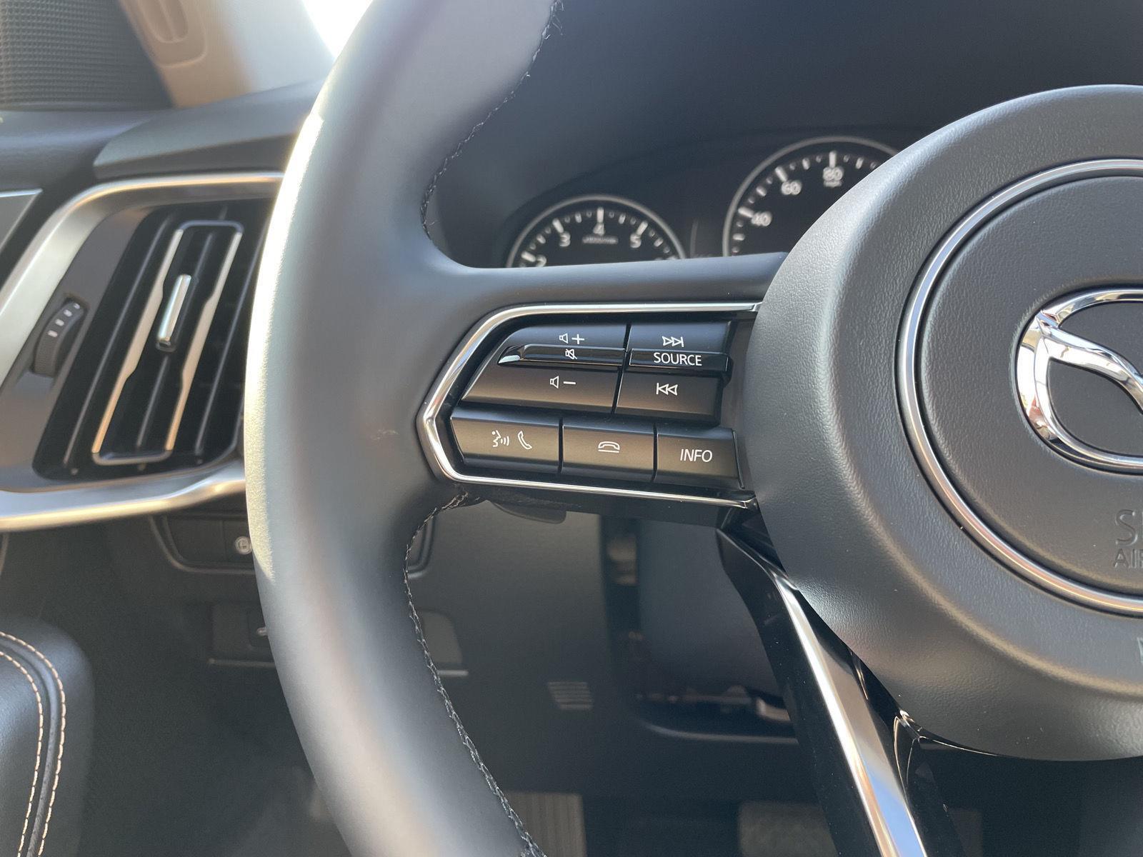 Vehicle photo 12