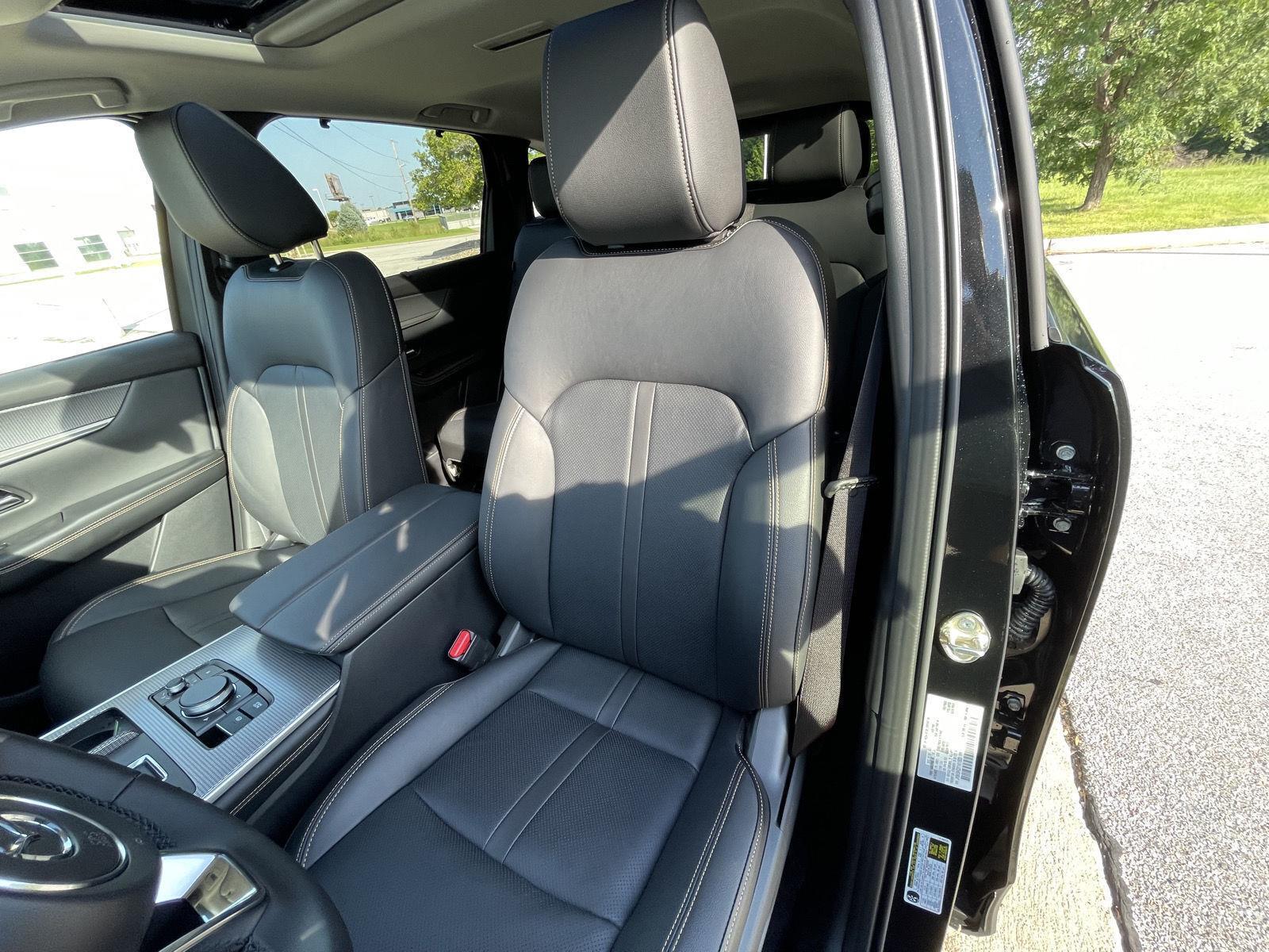 Vehicle photo 17
