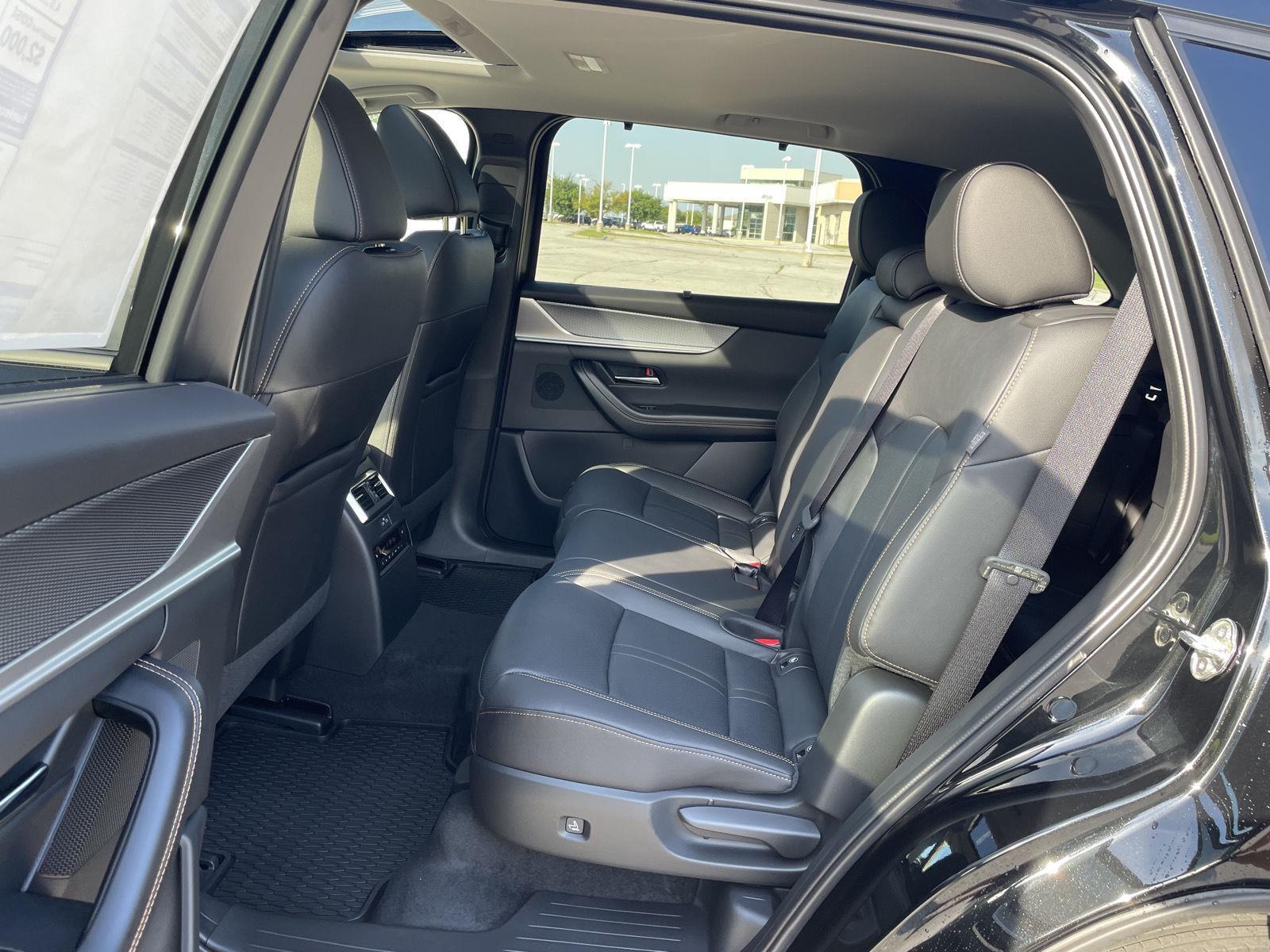 Vehicle photo 19