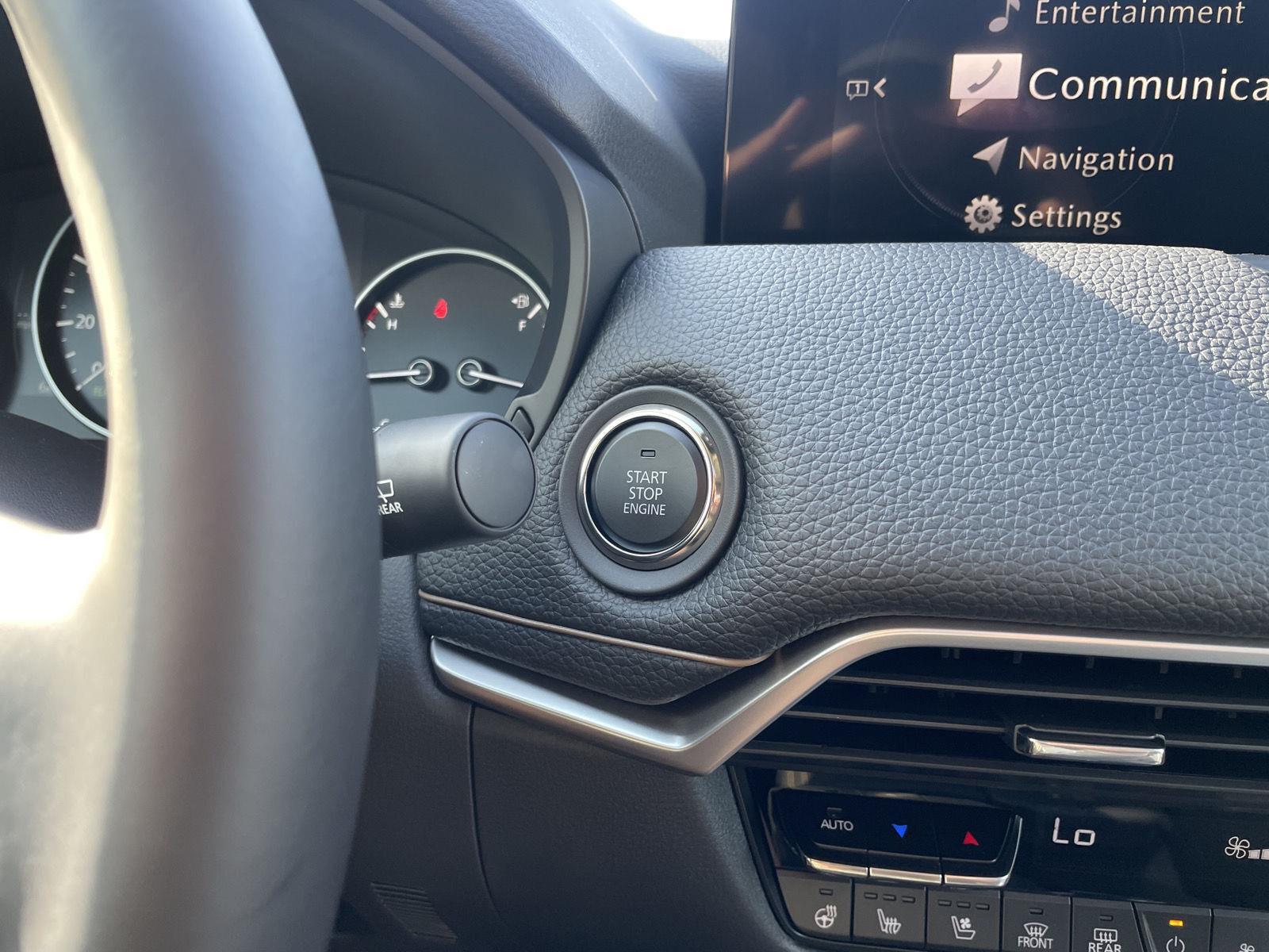 Vehicle photo 25
