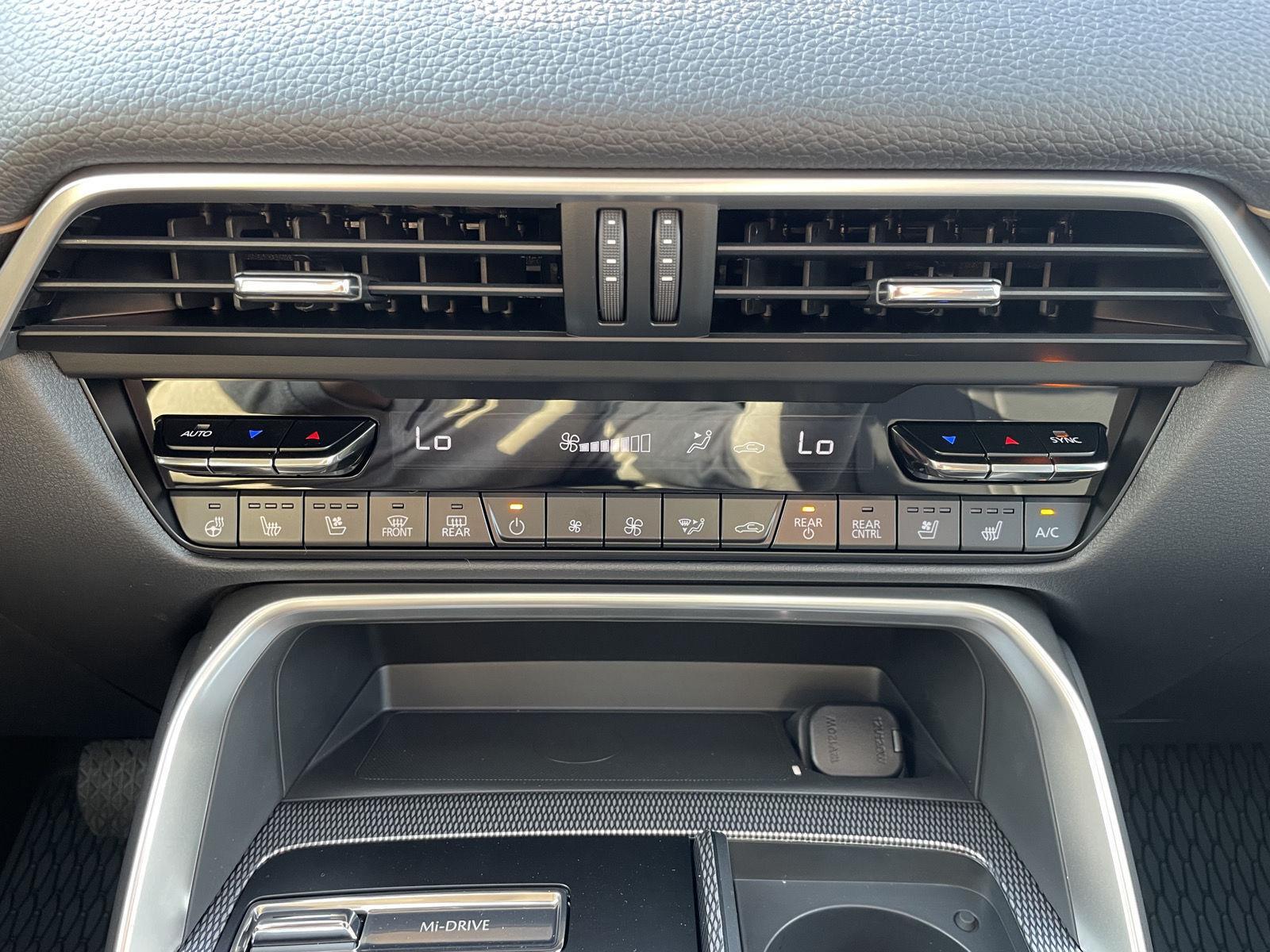 Vehicle photo 26