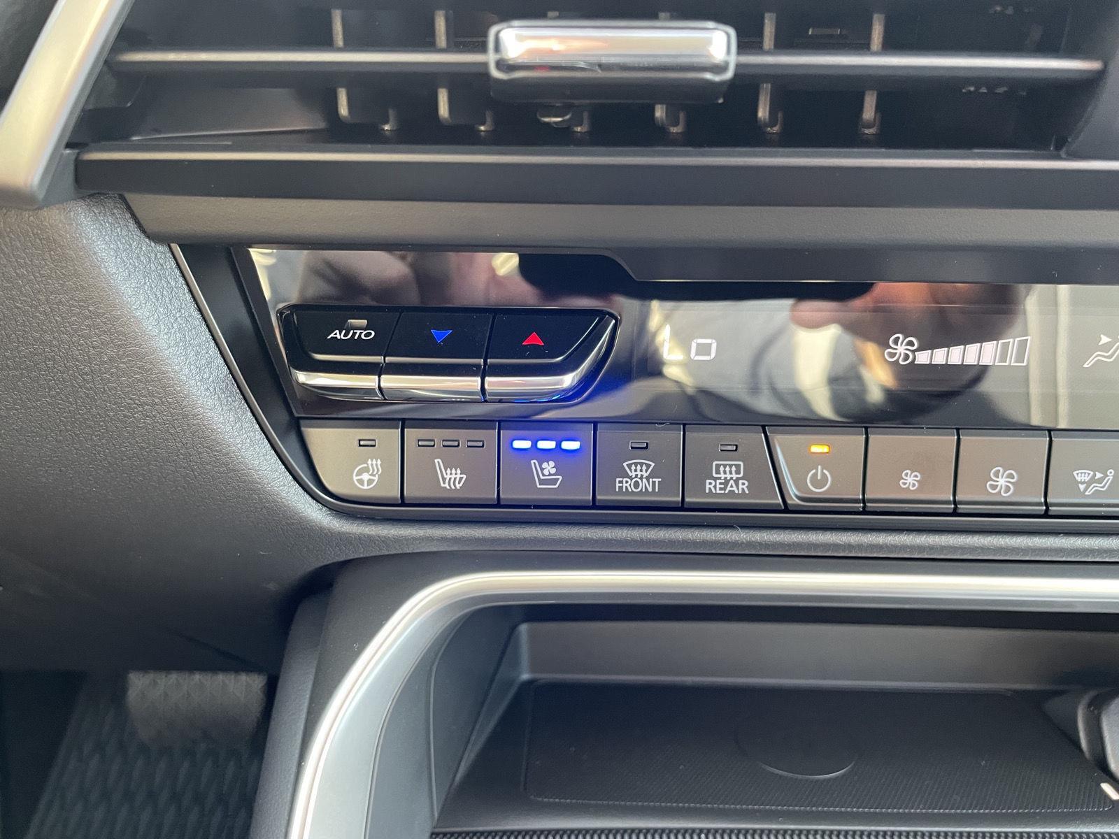 Vehicle photo 28