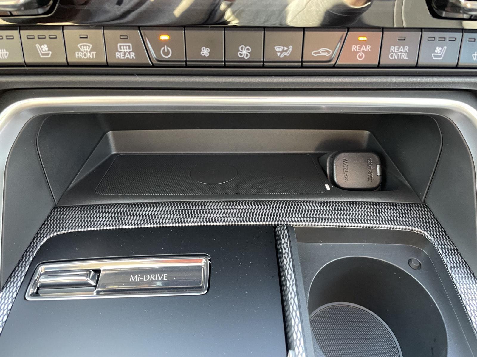 Vehicle photo 29