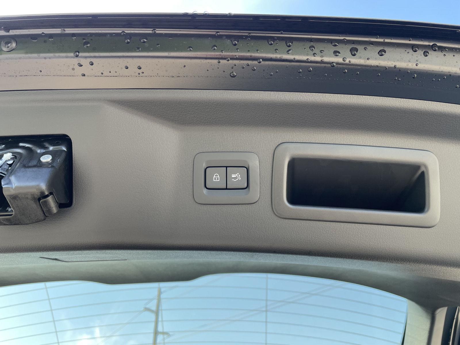 Vehicle photo 37