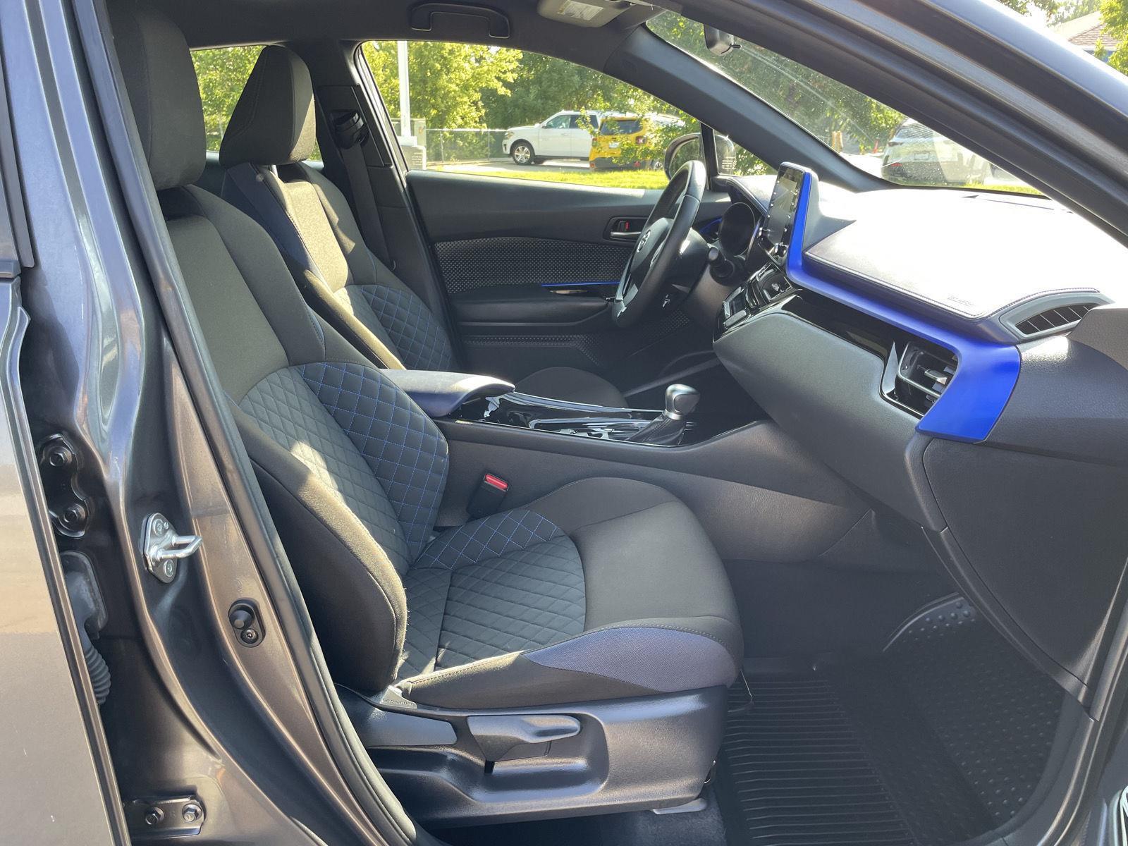 Vehicle photo 19