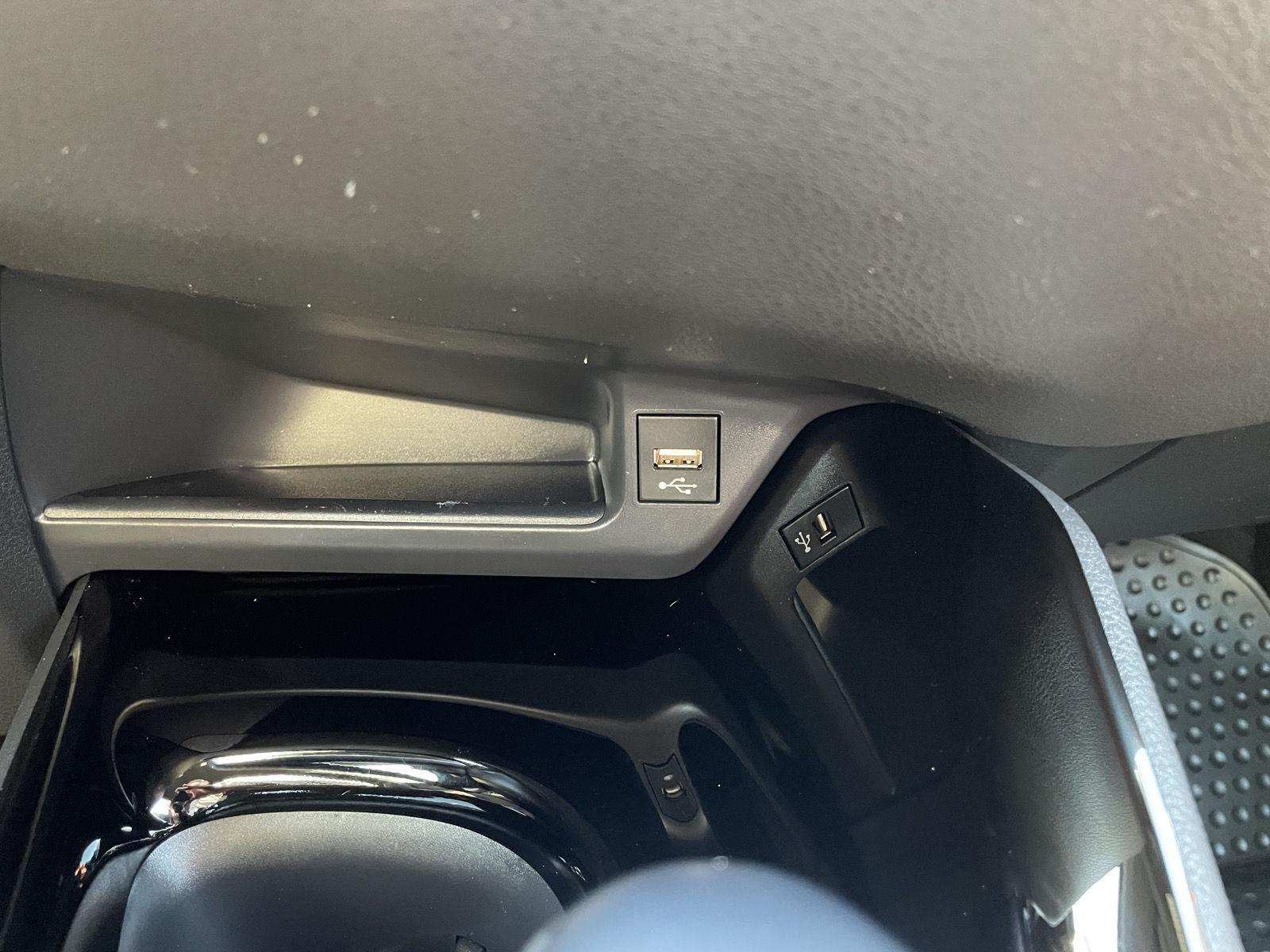 Vehicle photo 26