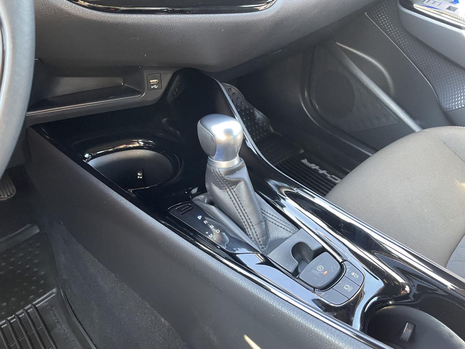 Vehicle photo 28
