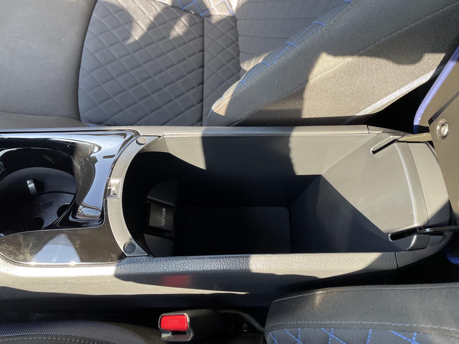 Vehicle photo 29