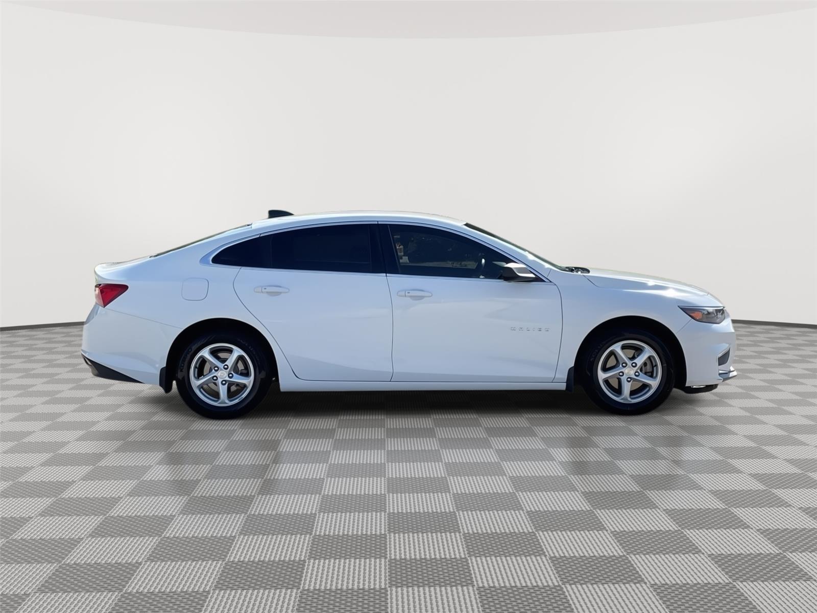 Vehicle photo 6