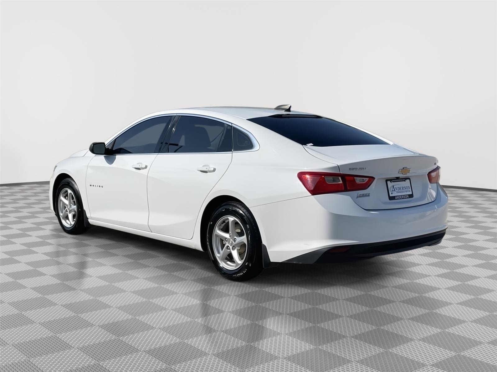 Vehicle photo 9