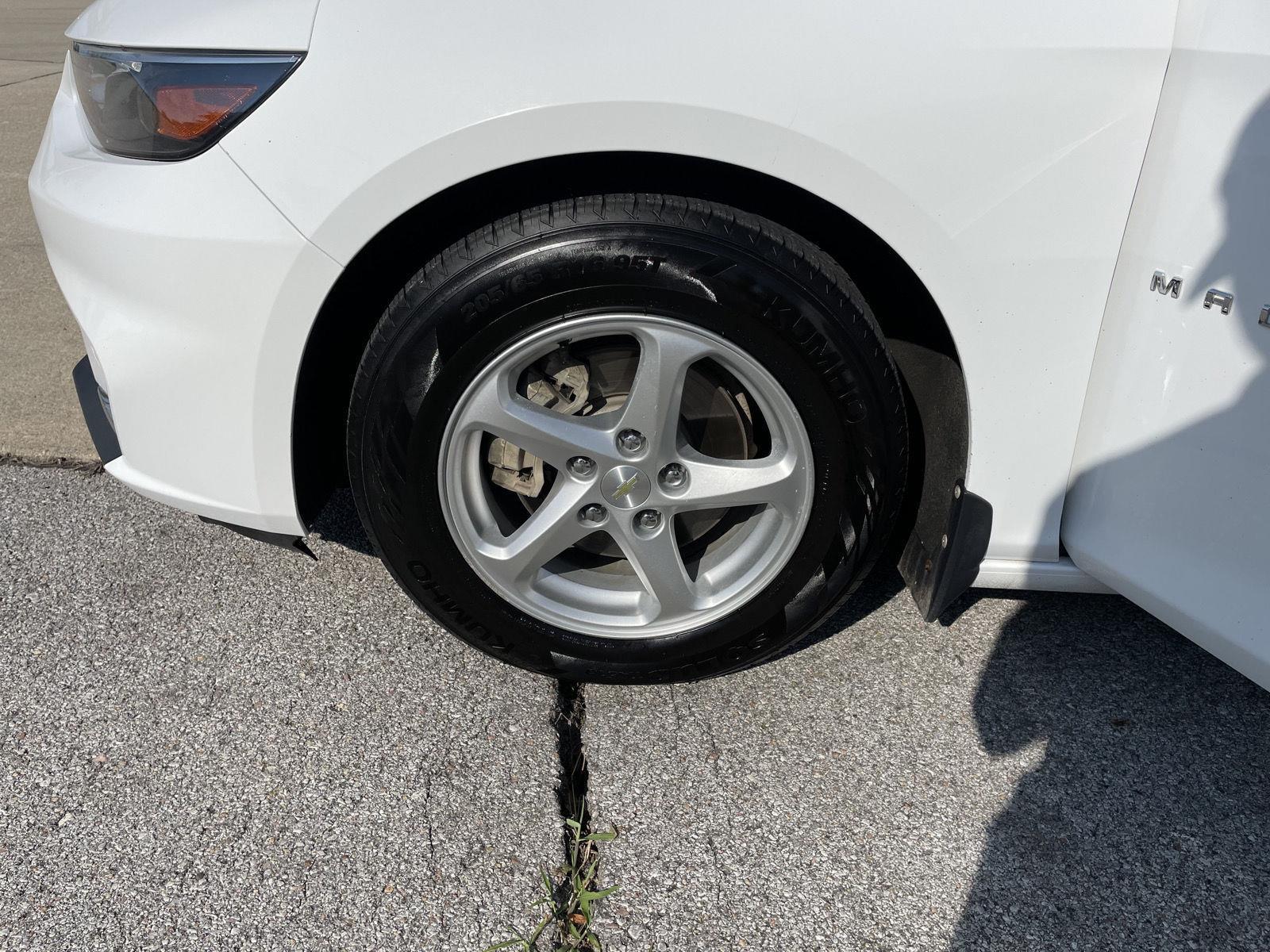 Vehicle photo 10