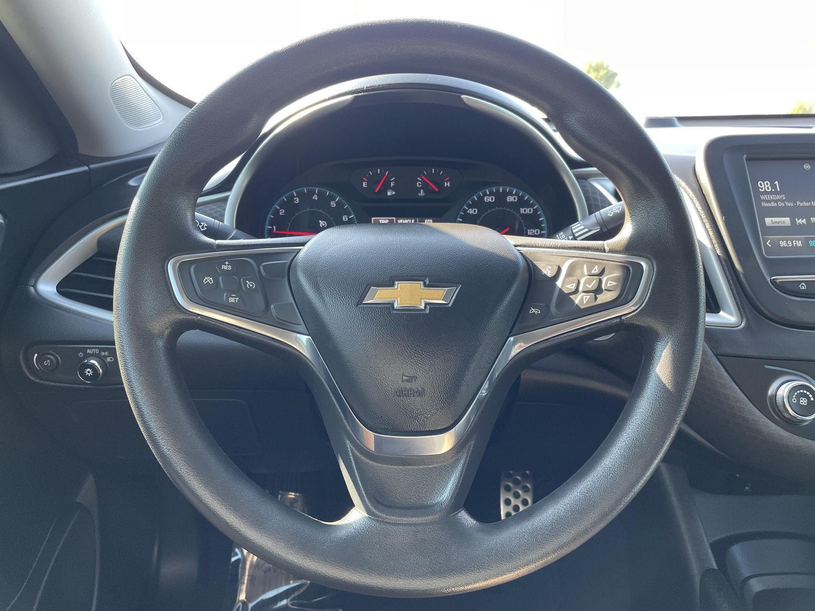 Vehicle photo 12