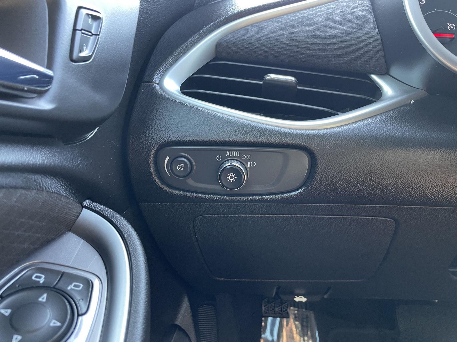 Vehicle photo 16