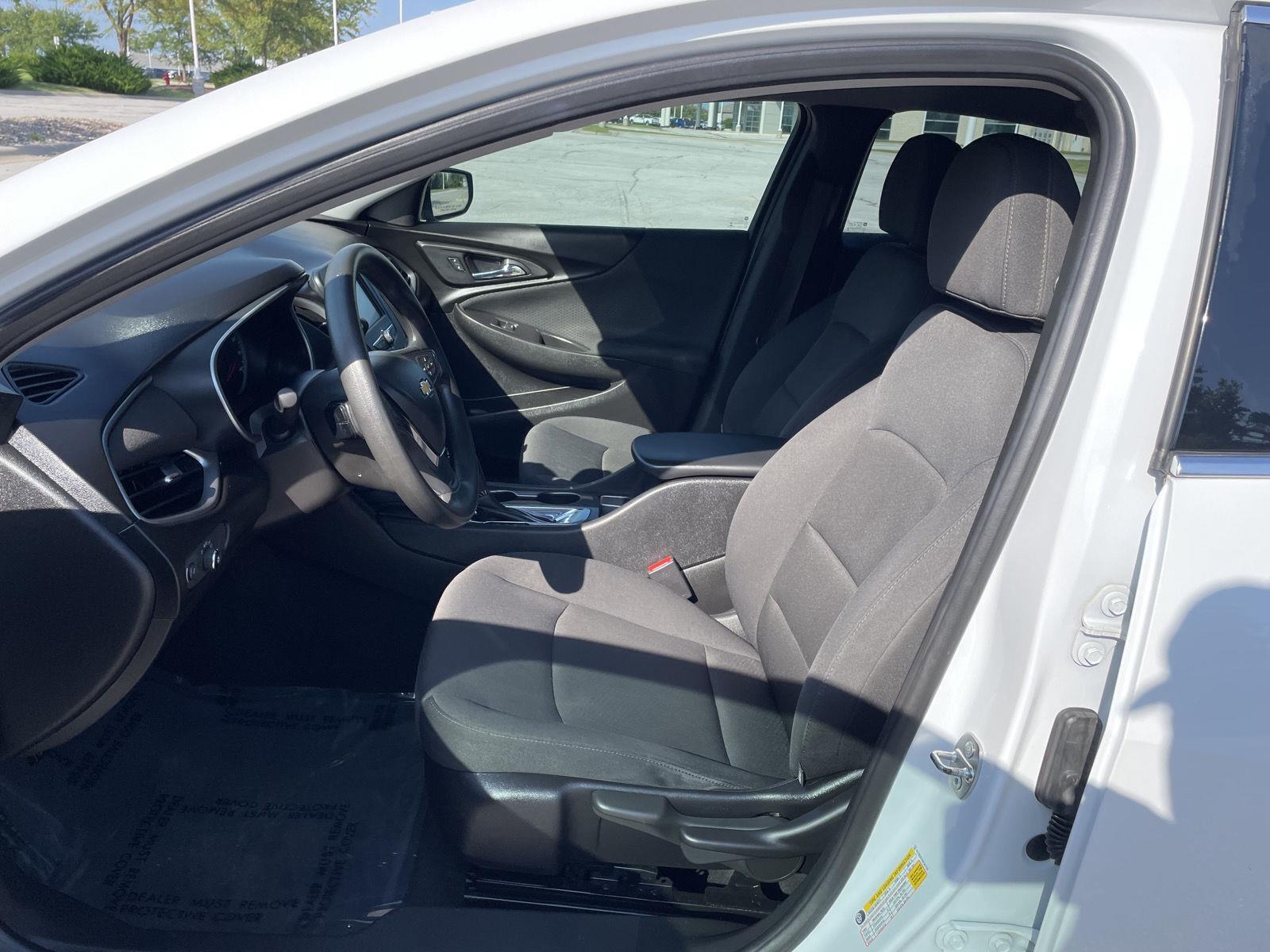 Vehicle photo 17