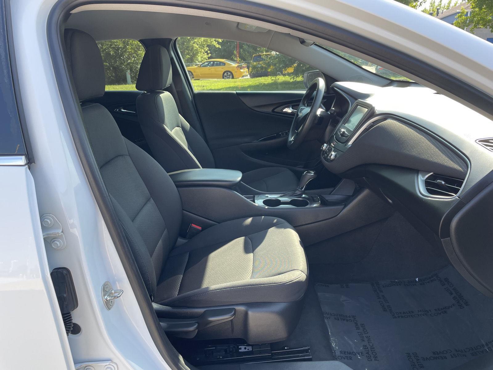 Vehicle photo 19