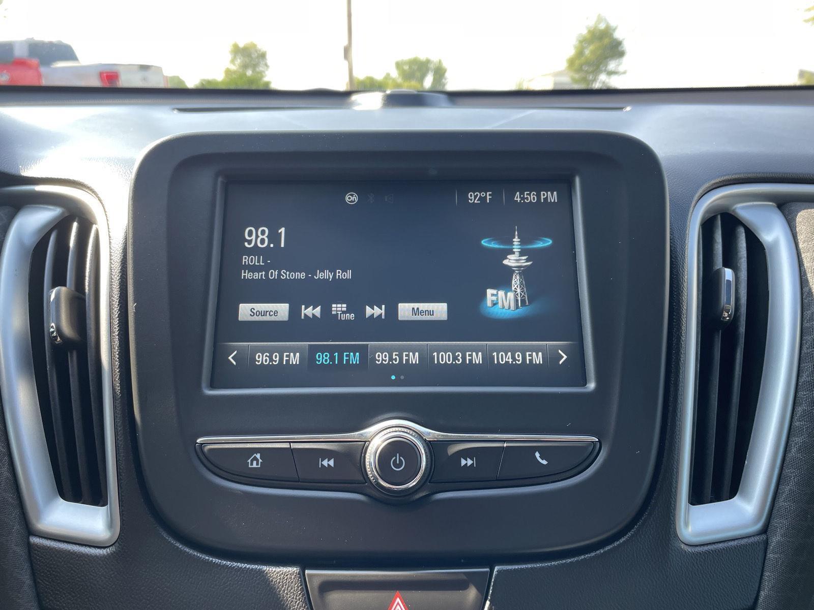 Vehicle photo 25