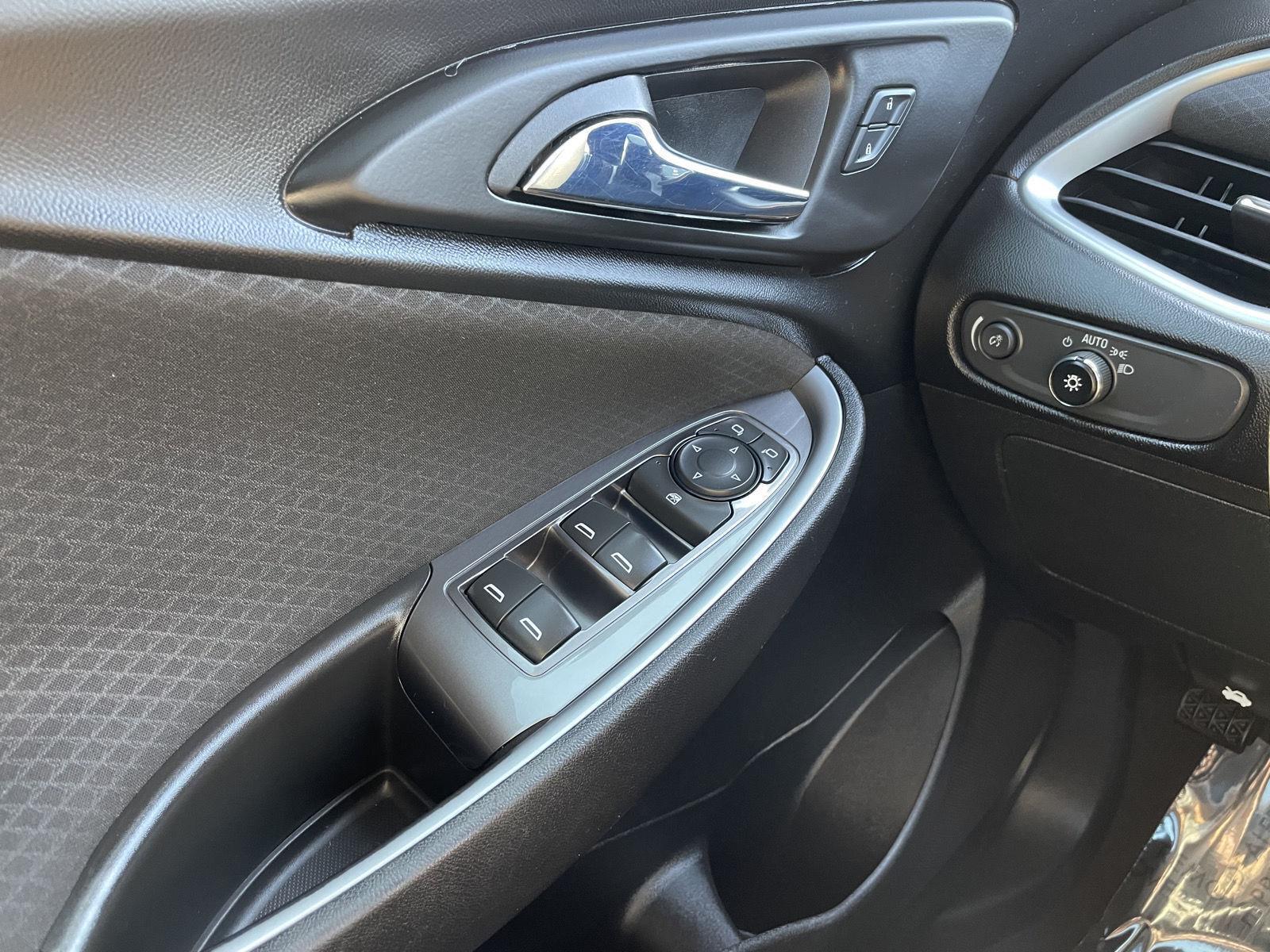 Vehicle photo 28