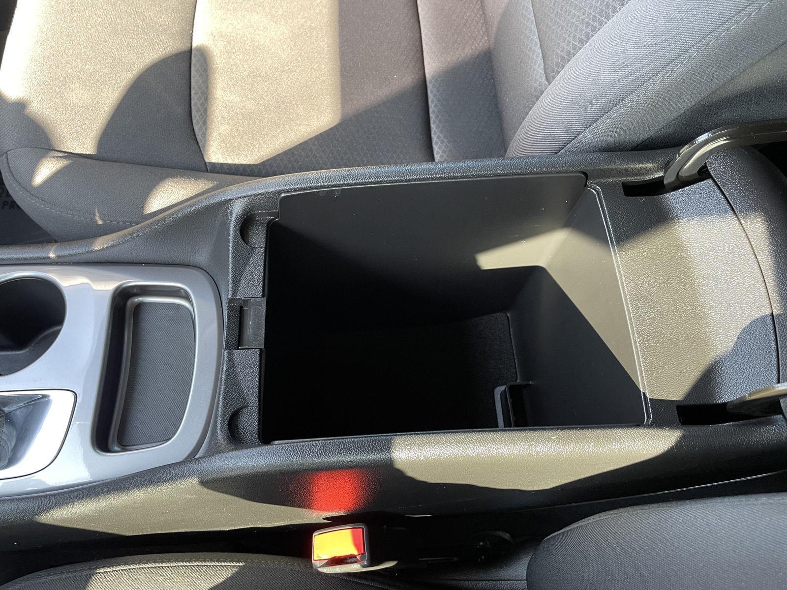 Vehicle photo 30
