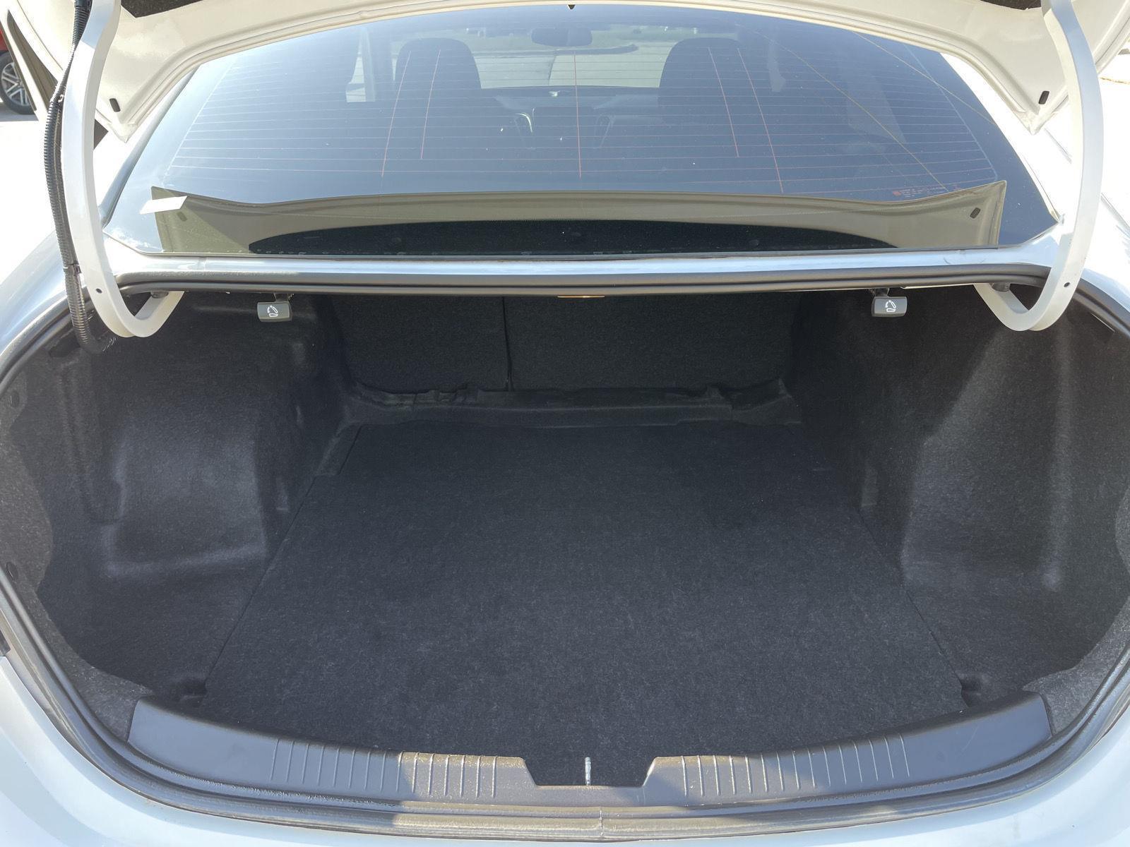 Vehicle photo 33