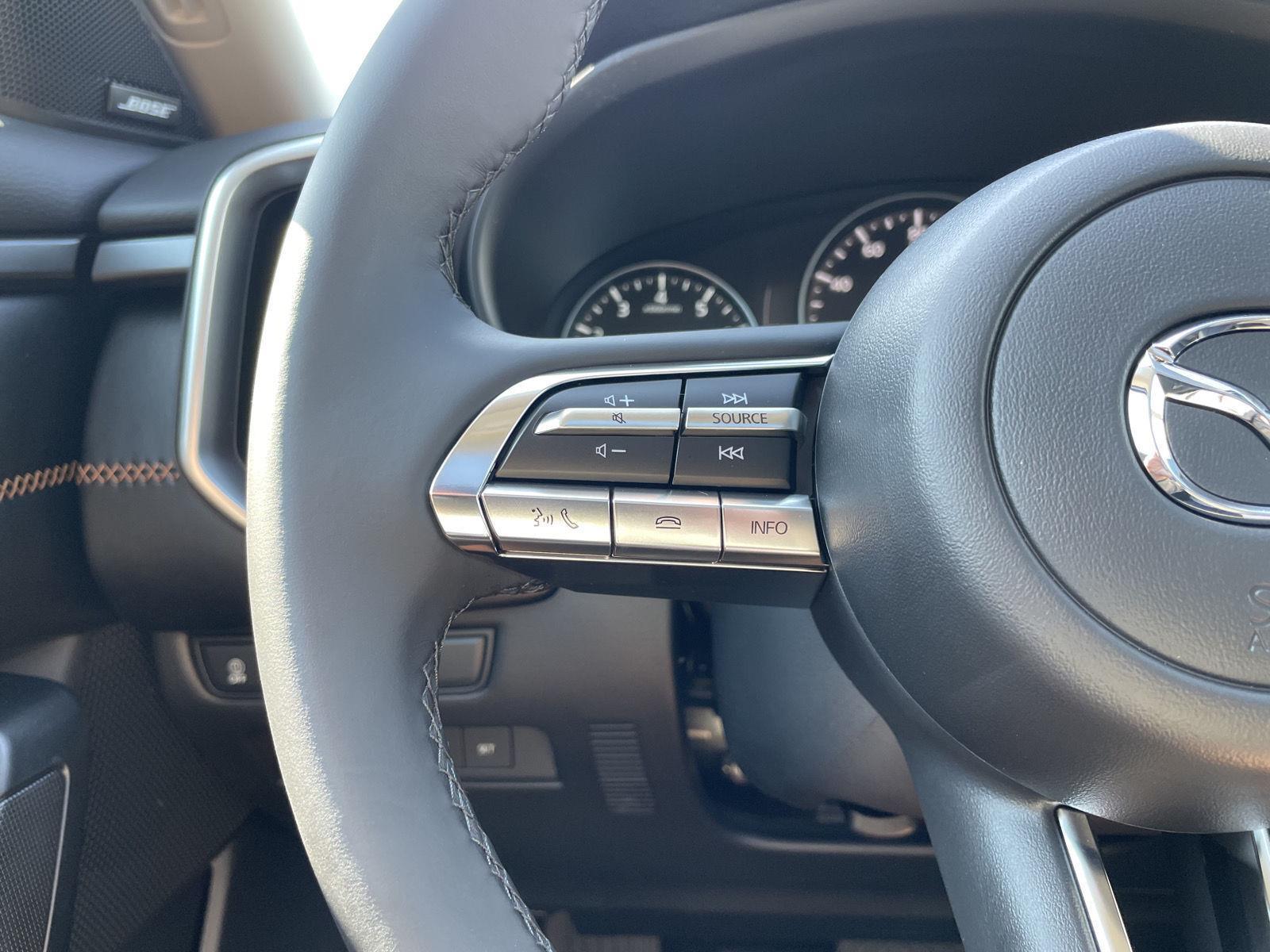 Vehicle photo 12