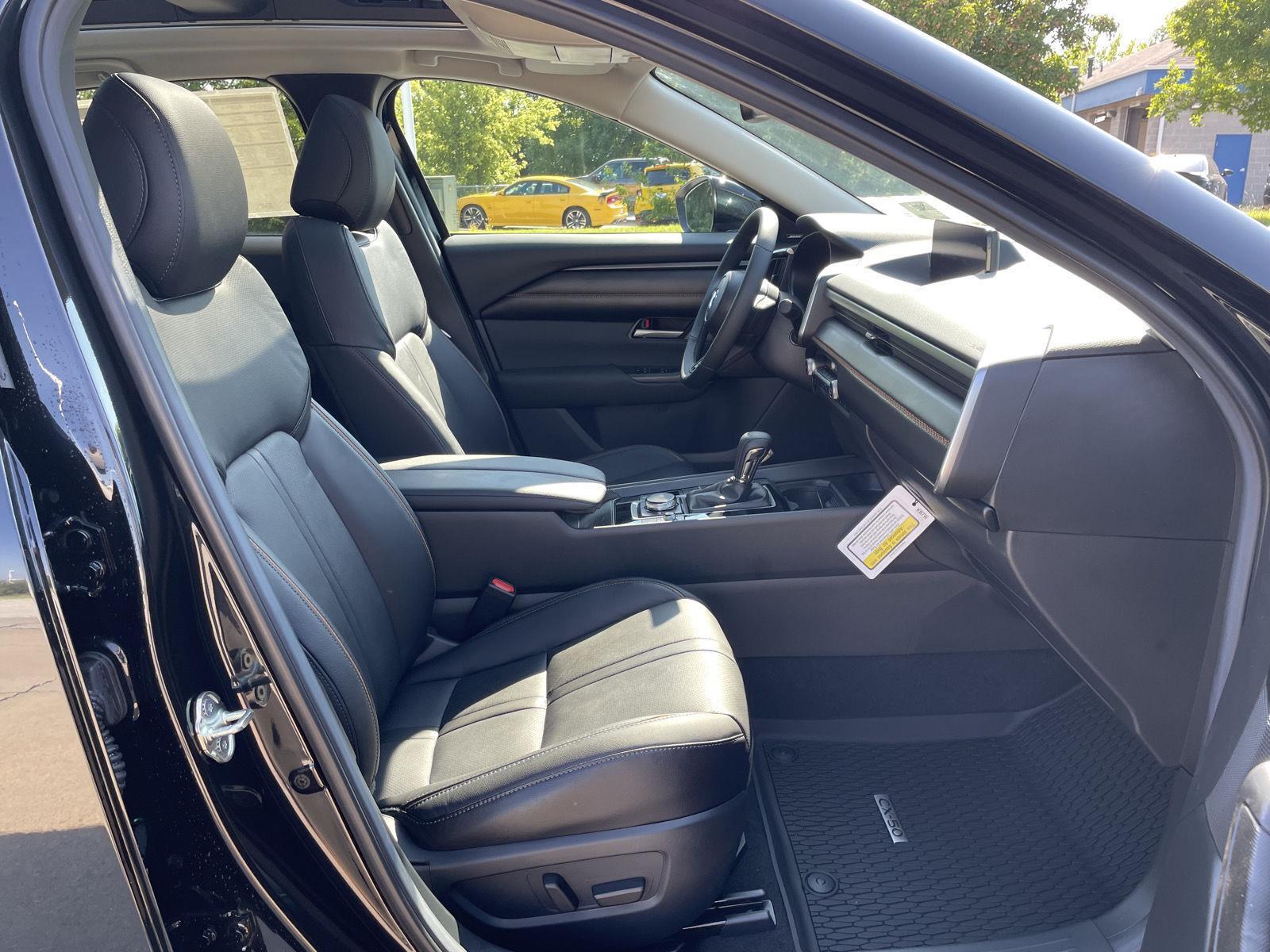 Vehicle photo 18