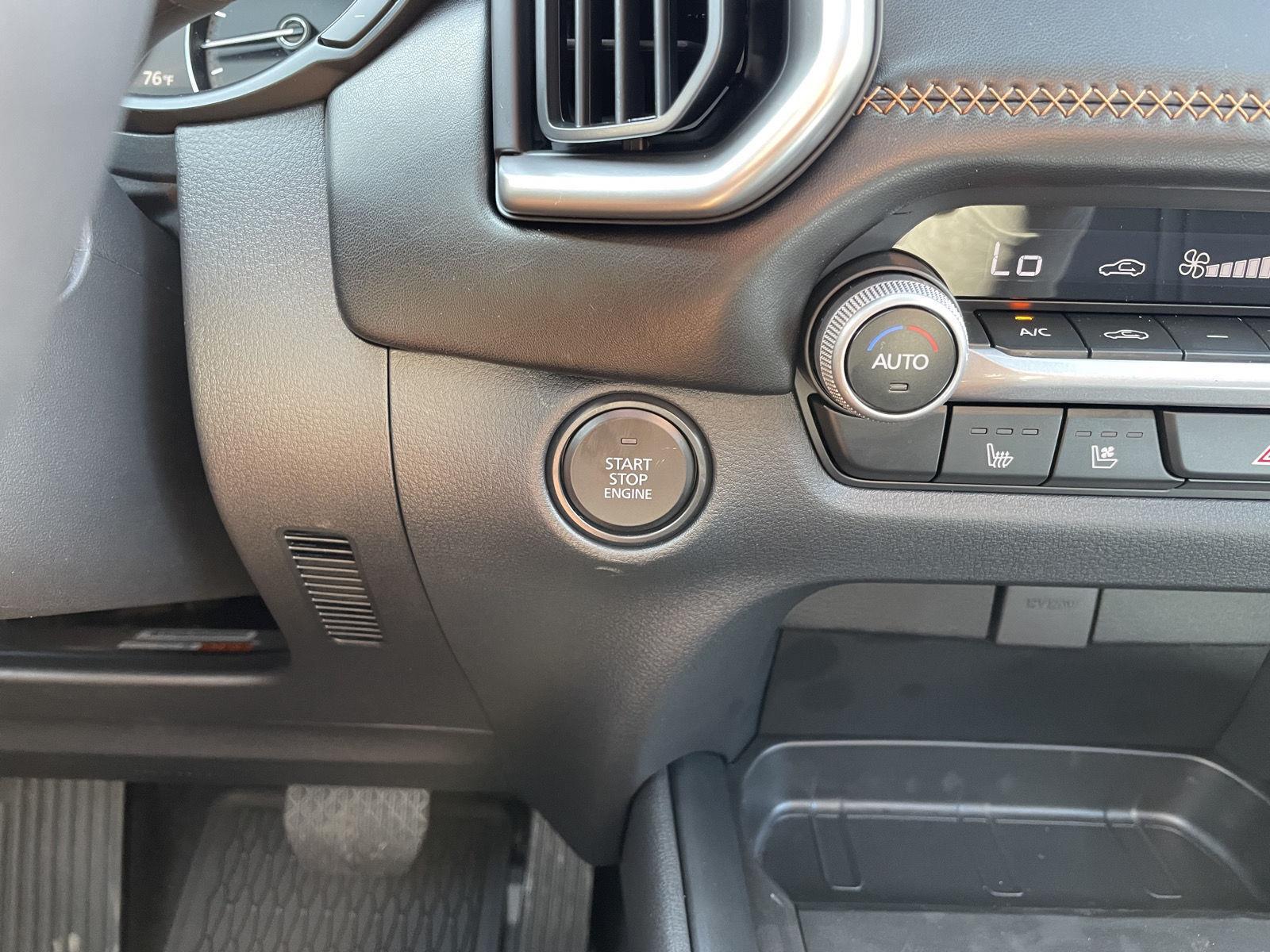 Vehicle photo 24