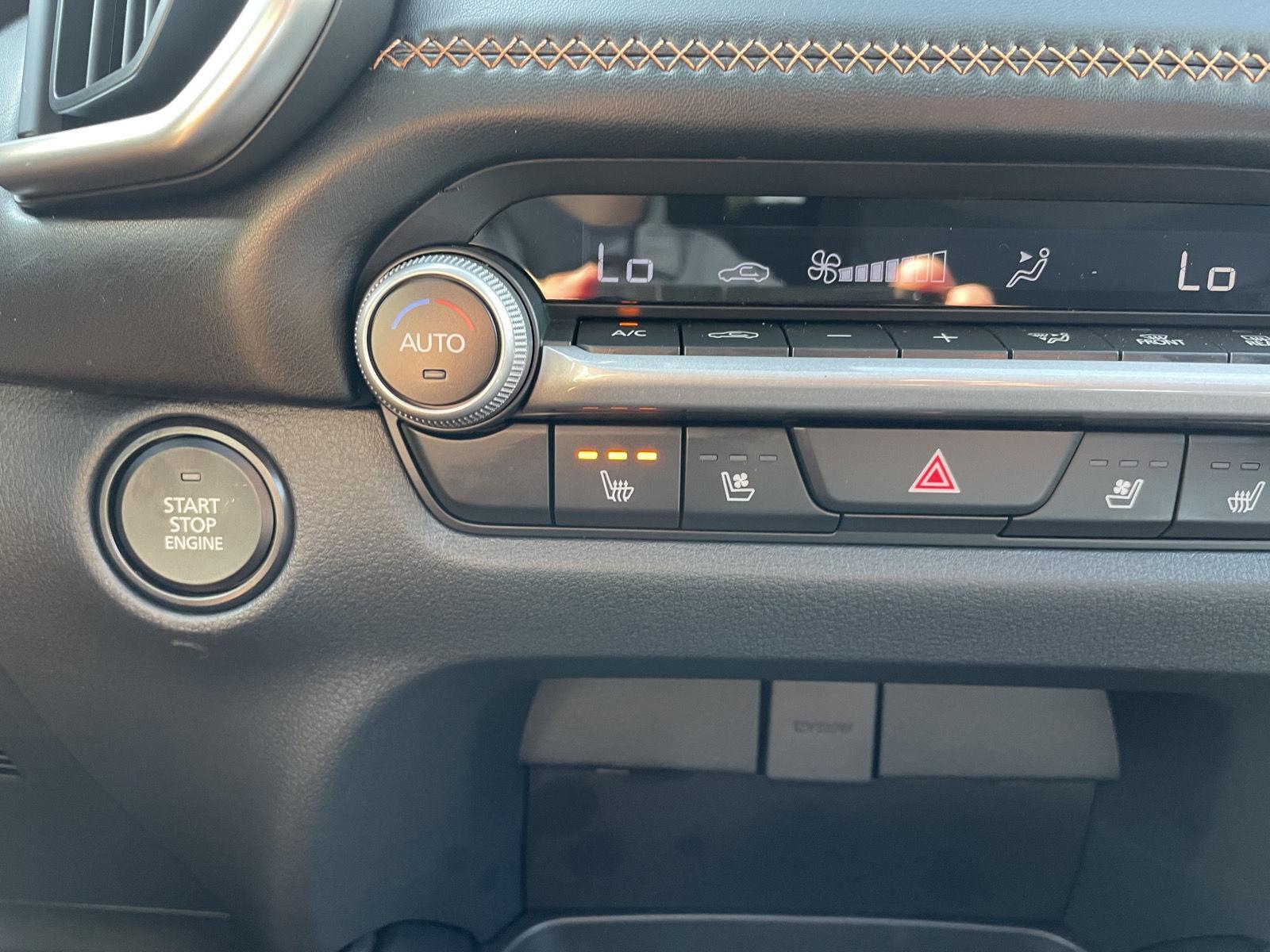 Vehicle photo 26