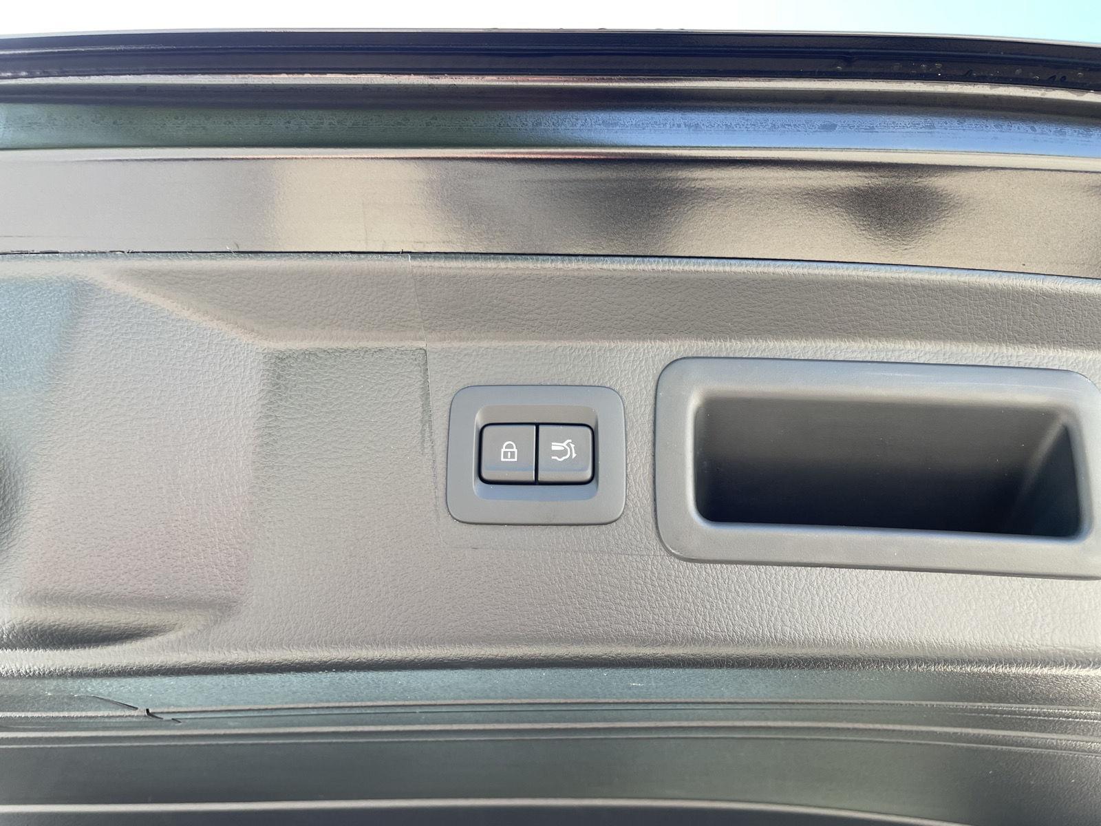 Vehicle photo 36