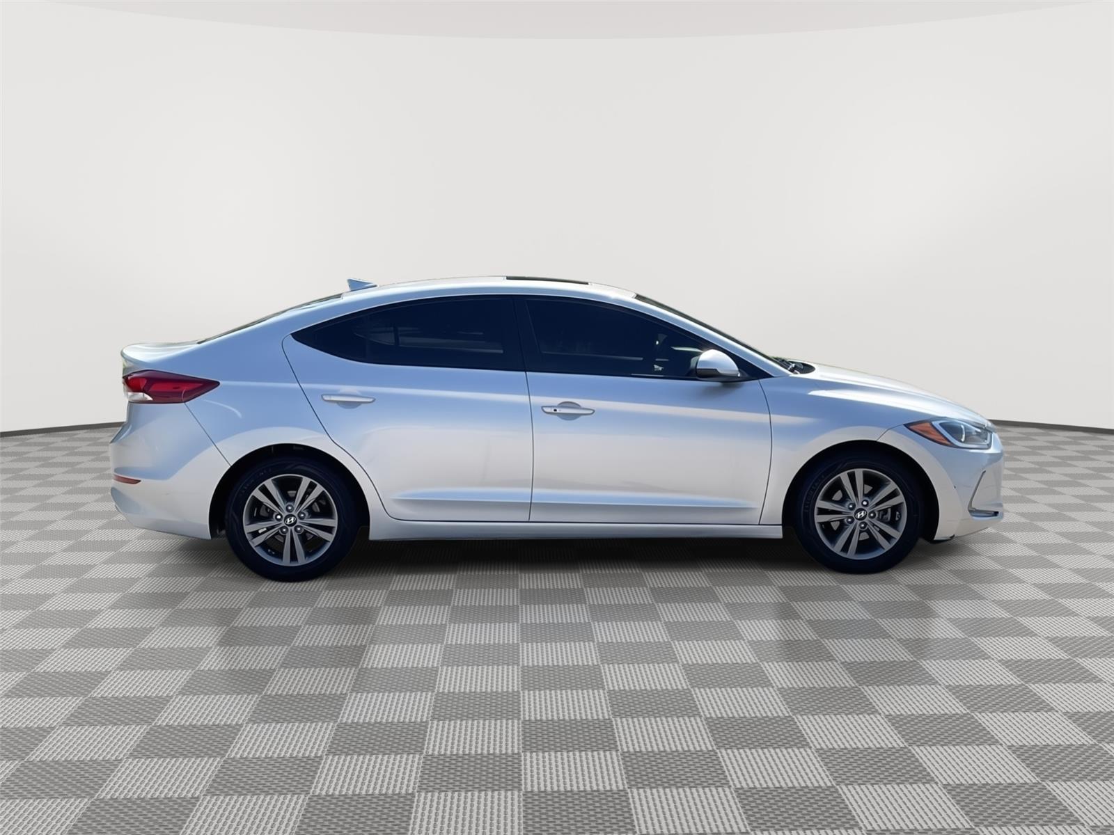 Vehicle photo 6