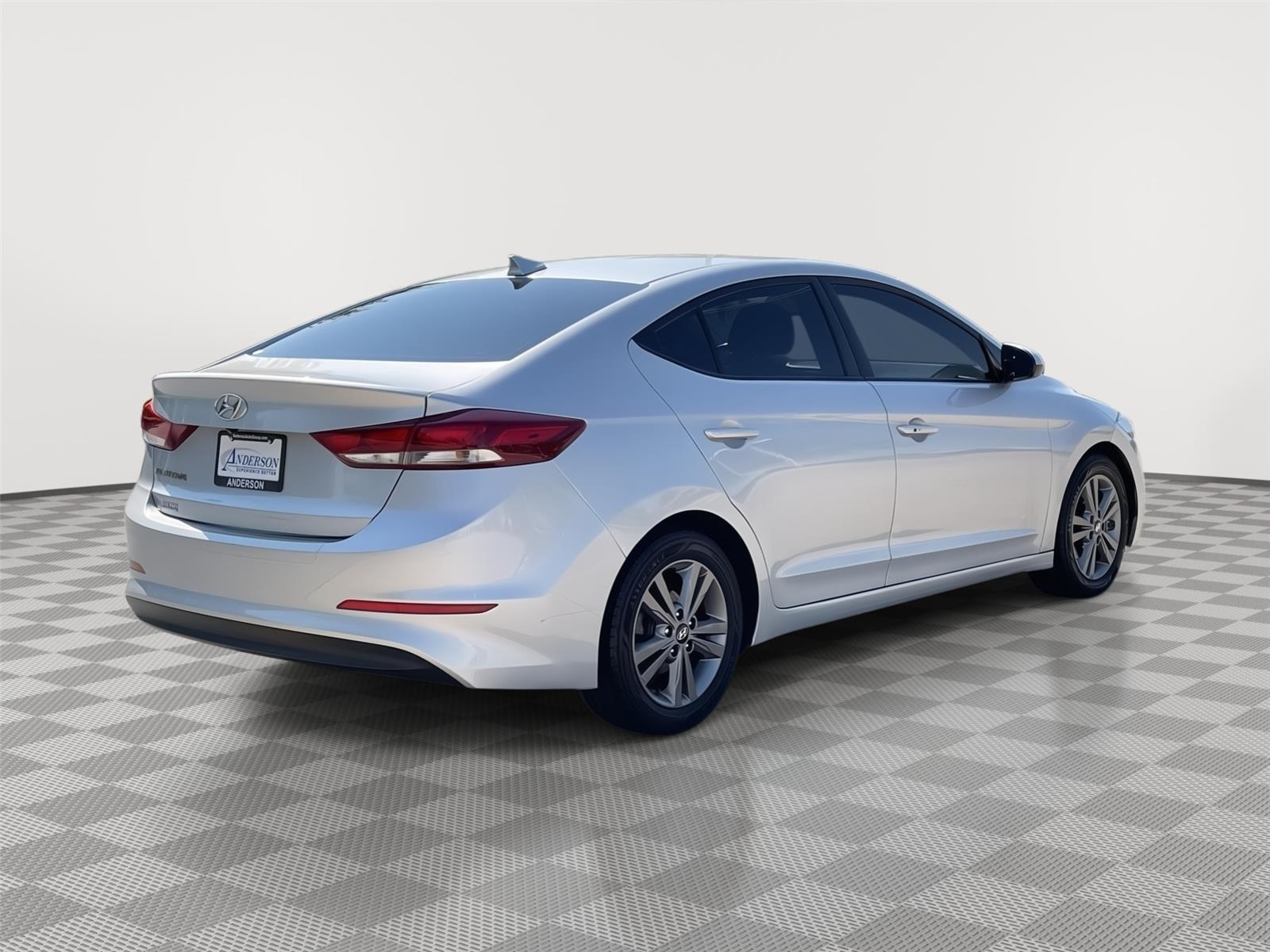 Vehicle photo 7