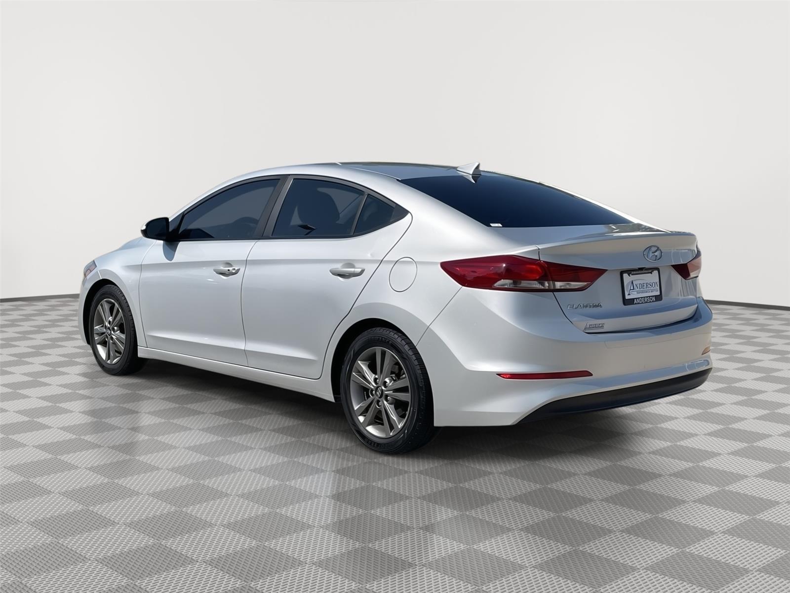 Vehicle photo 9