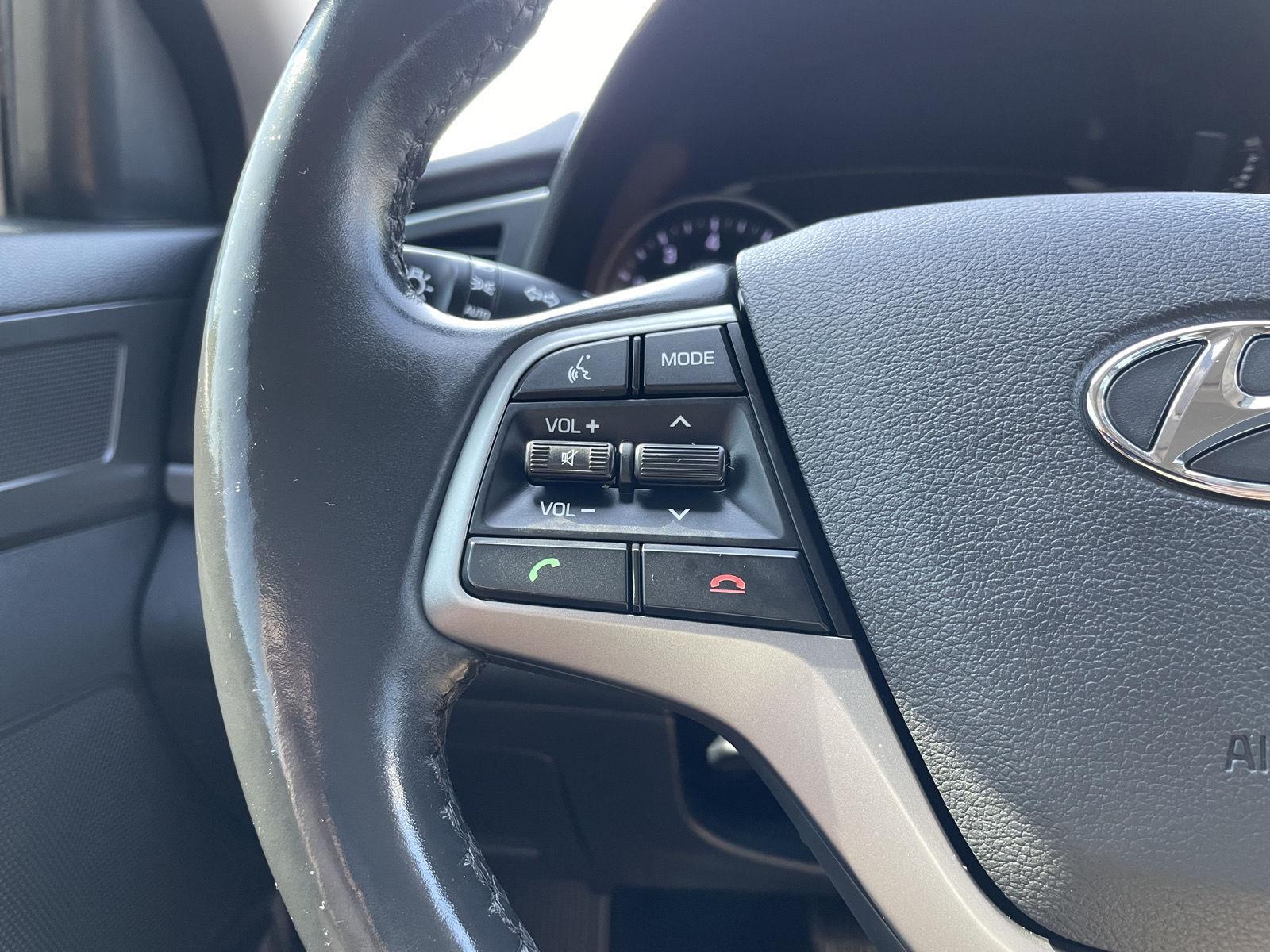Vehicle photo 12
