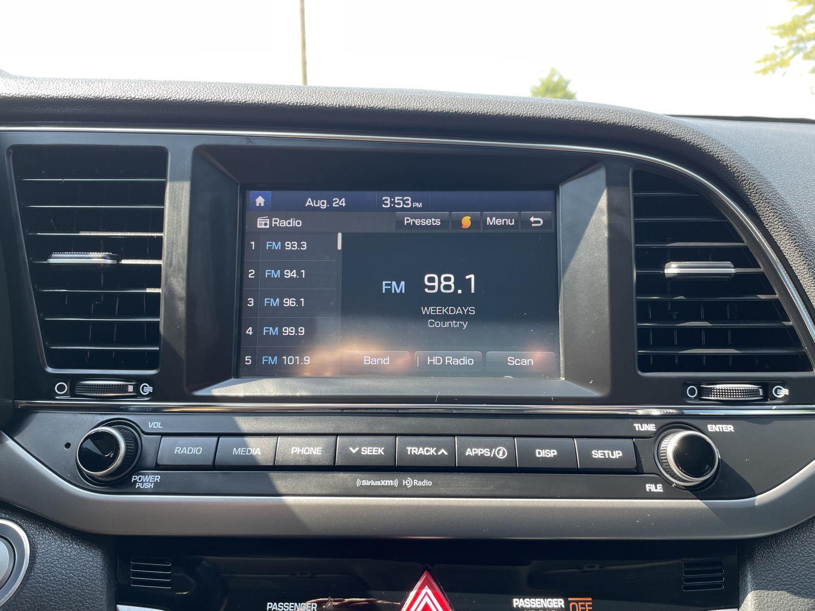 Vehicle photo 24