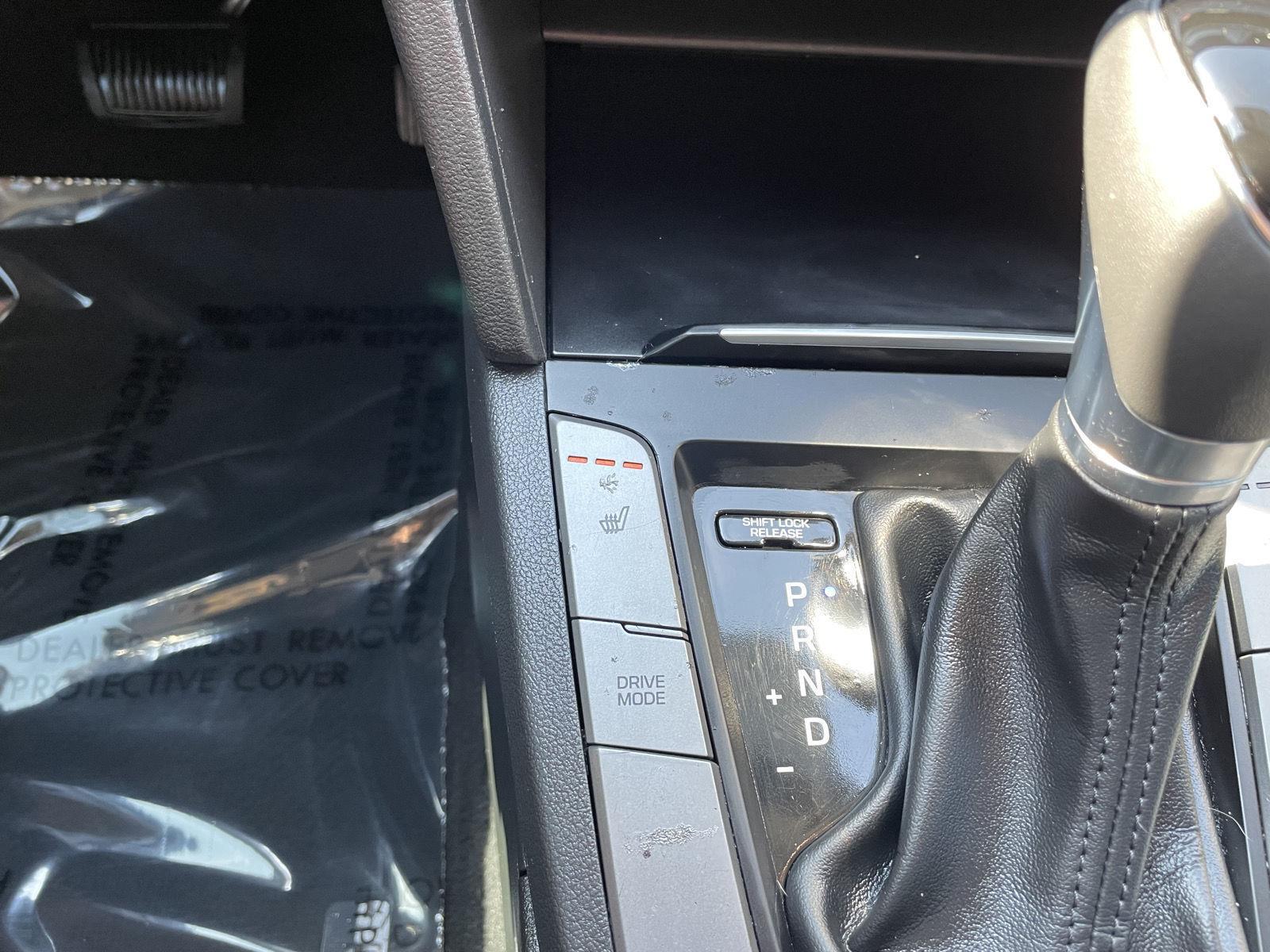 Vehicle photo 26