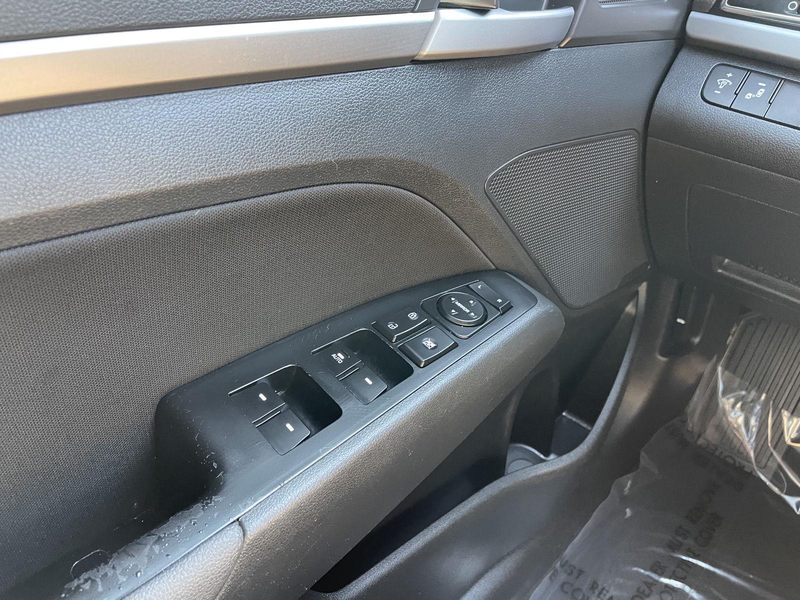 Vehicle photo 27