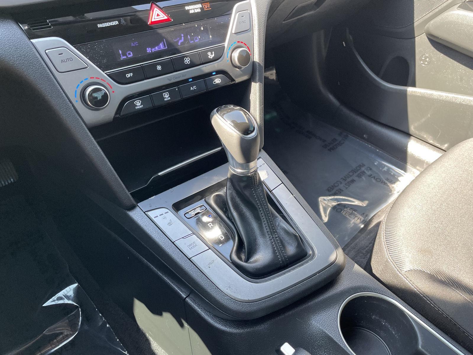 Vehicle photo 28