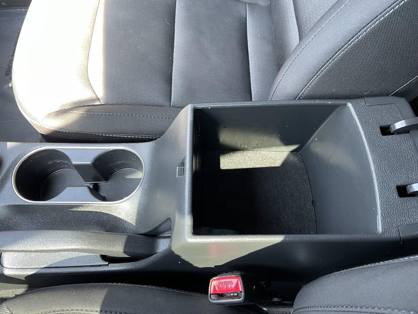Vehicle photo 29