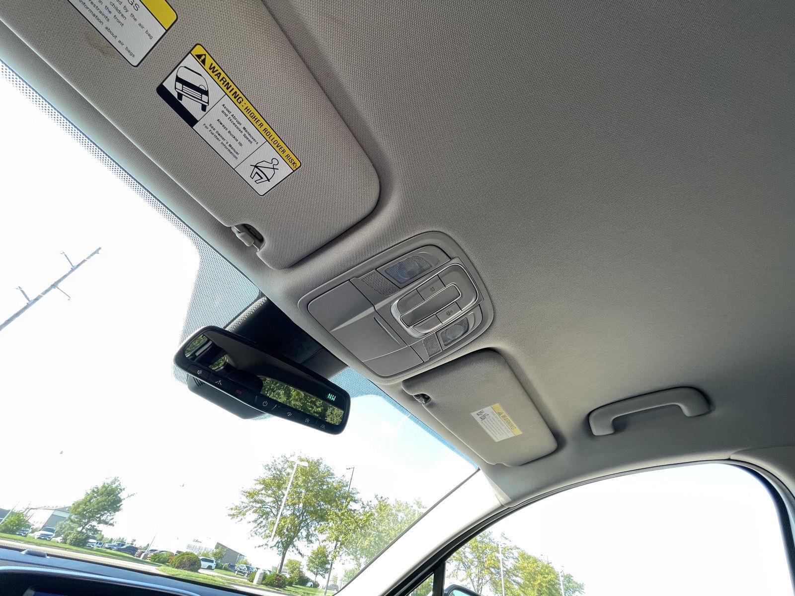 Vehicle photo 21