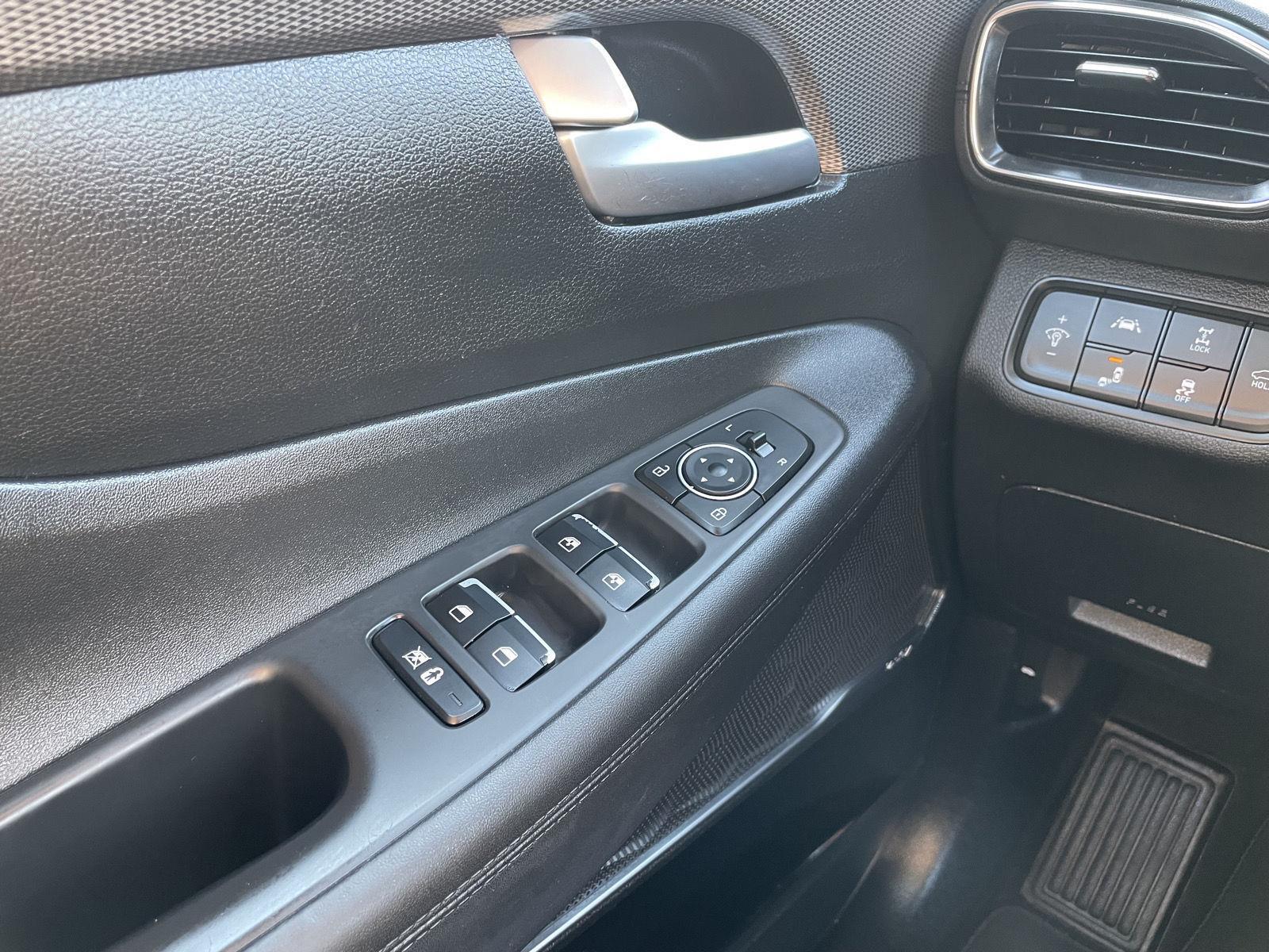 Vehicle photo 29