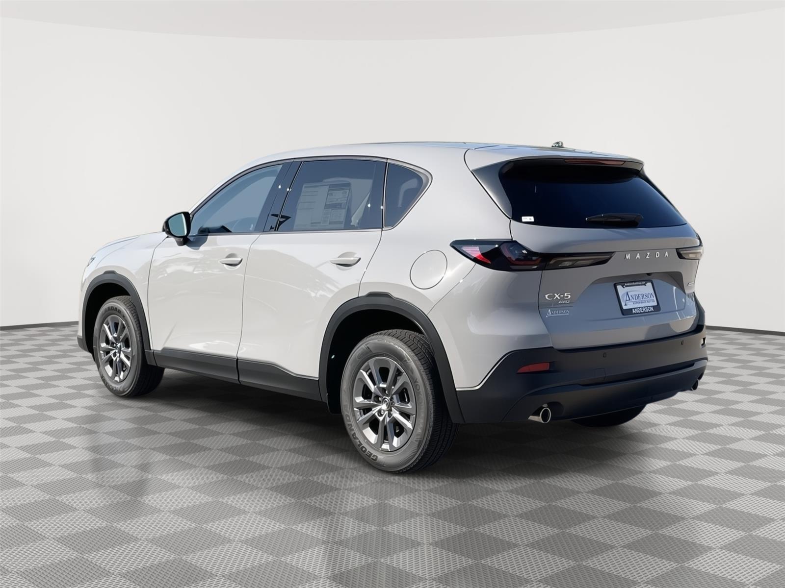 Vehicle photo 9