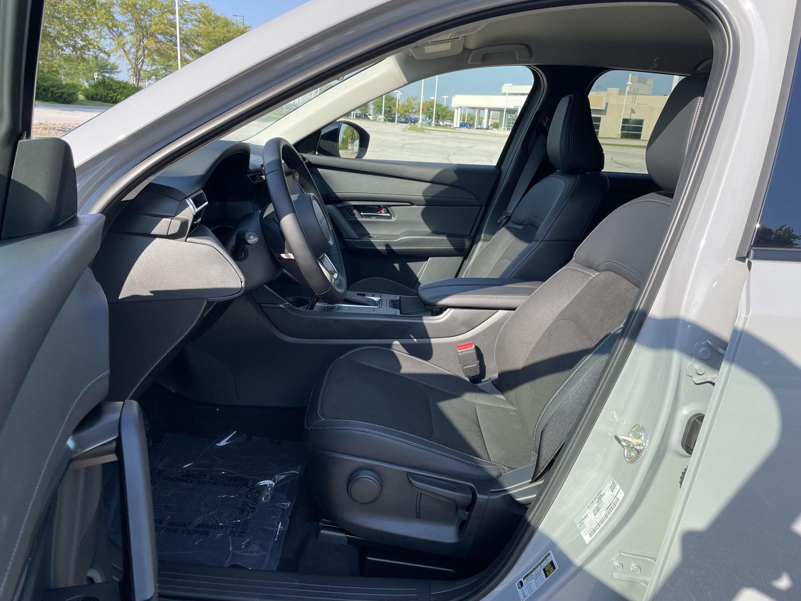 Vehicle photo 16