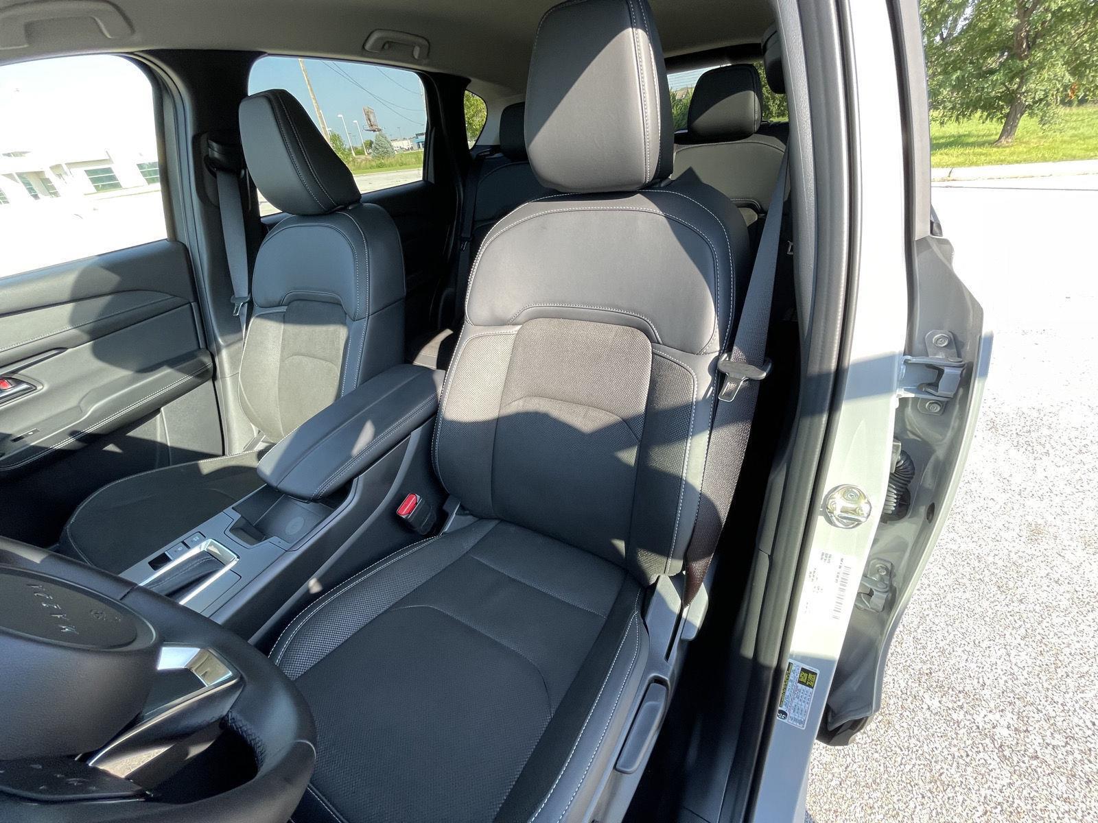 Vehicle photo 17