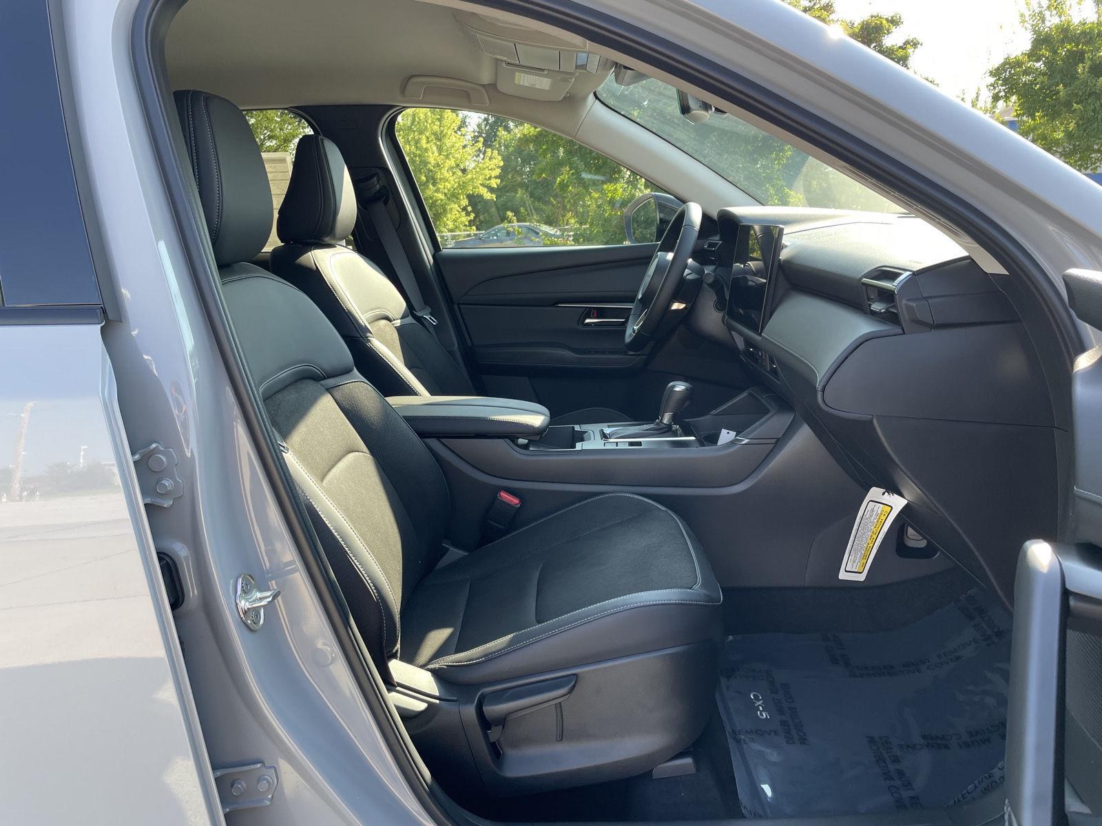 Vehicle photo 18