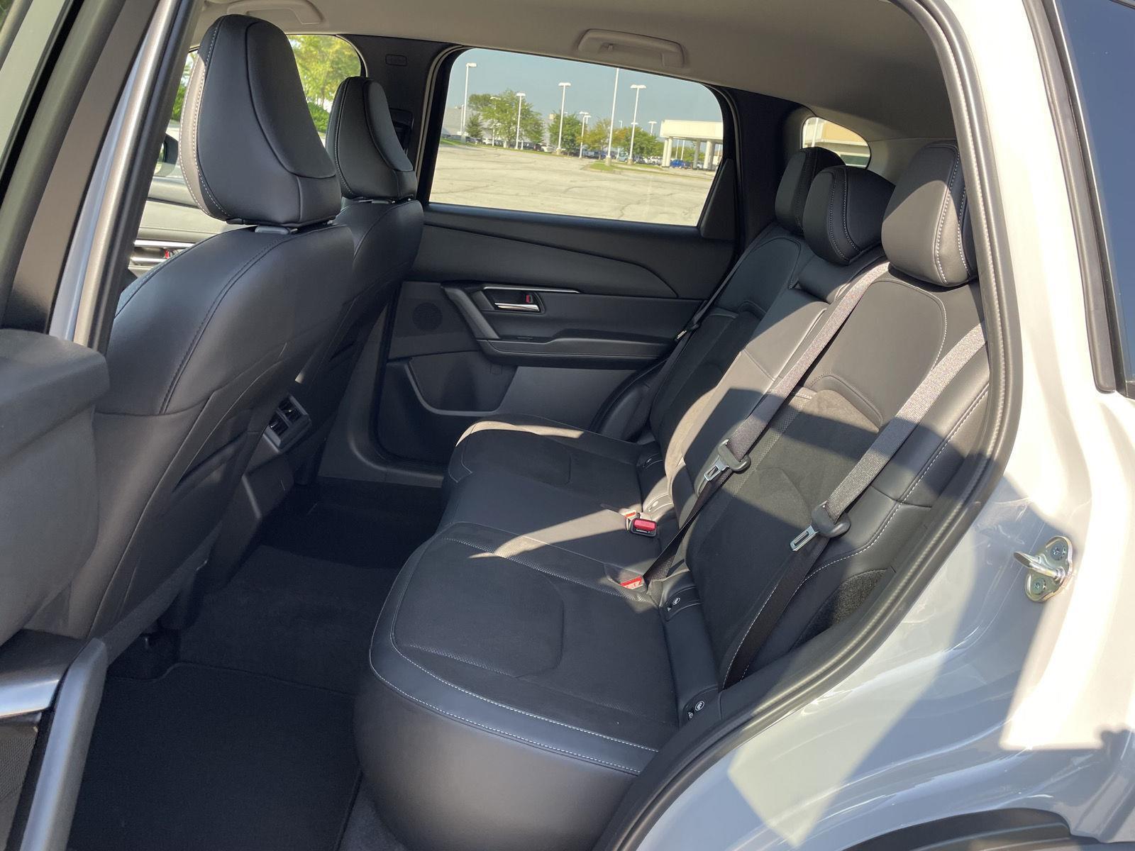 Vehicle photo 19