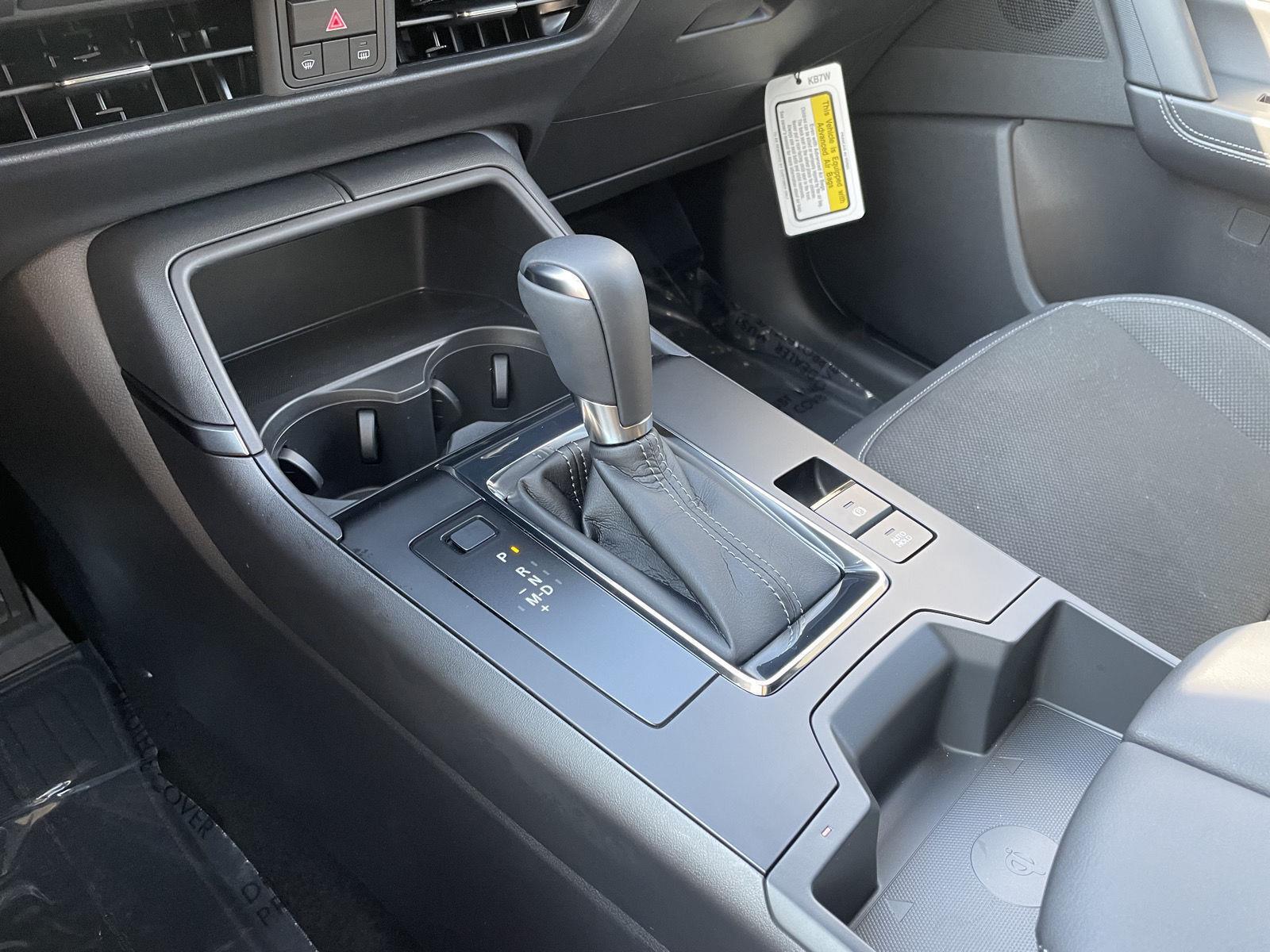 Vehicle photo 25