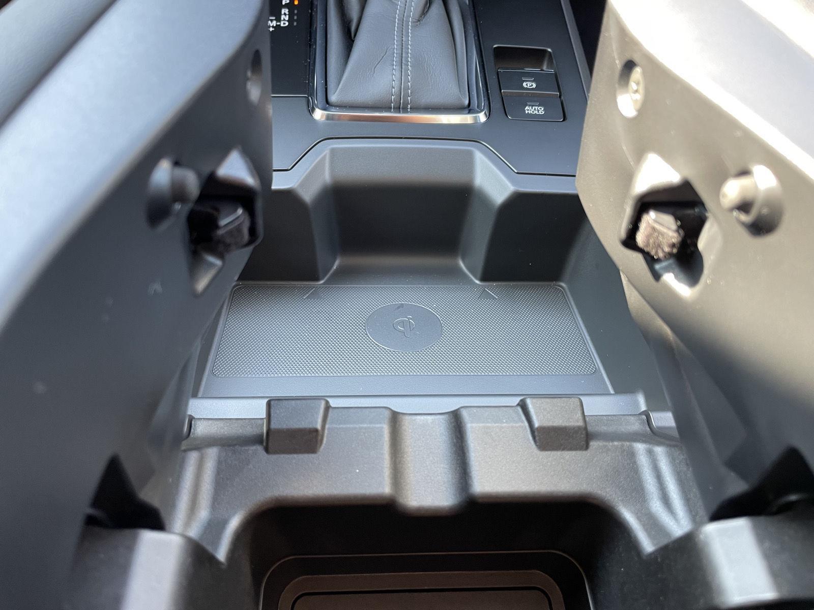 Vehicle photo 26