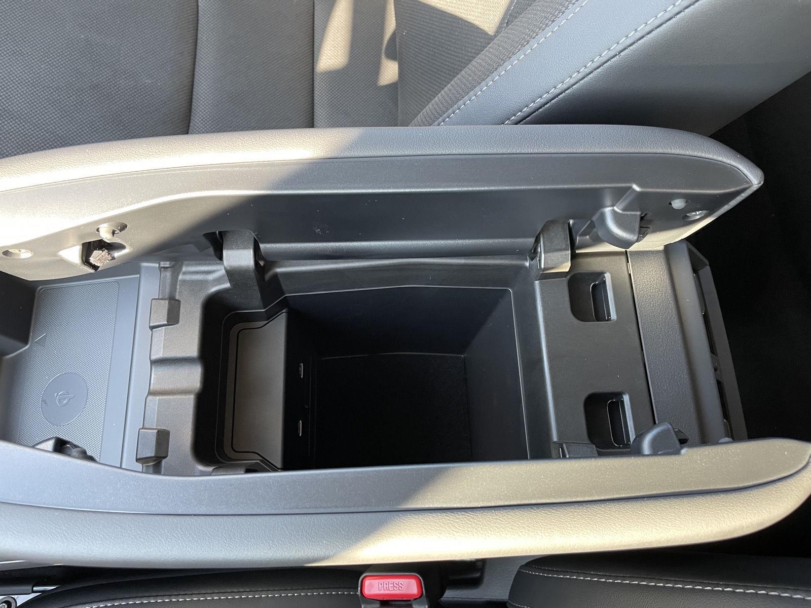 Vehicle photo 27