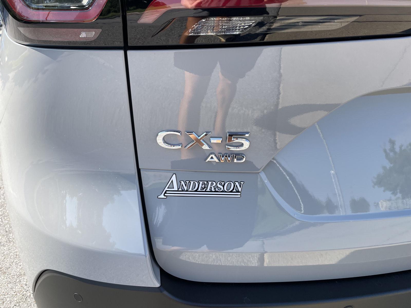 Vehicle photo 32
