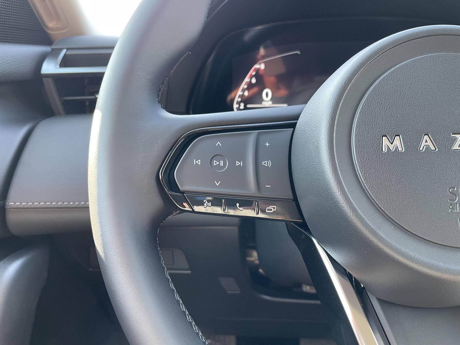 Vehicle photo 12