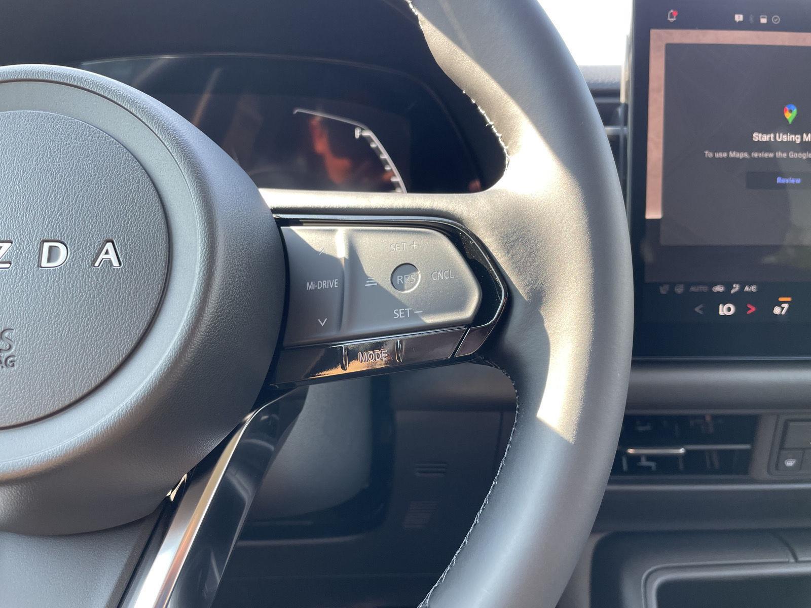 Vehicle photo 13